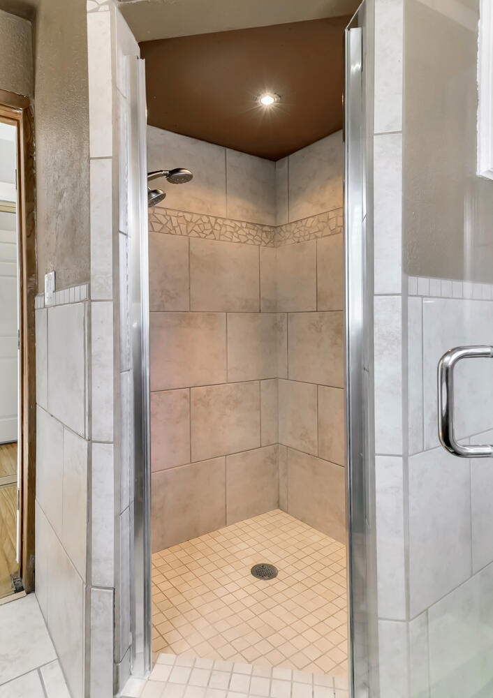 Photo 12 — 1413 Valencia Drive NE