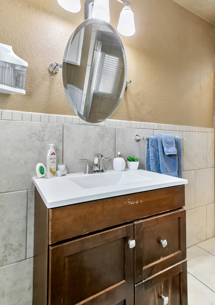 Photo 11 — 1413 Valencia Drive NE
