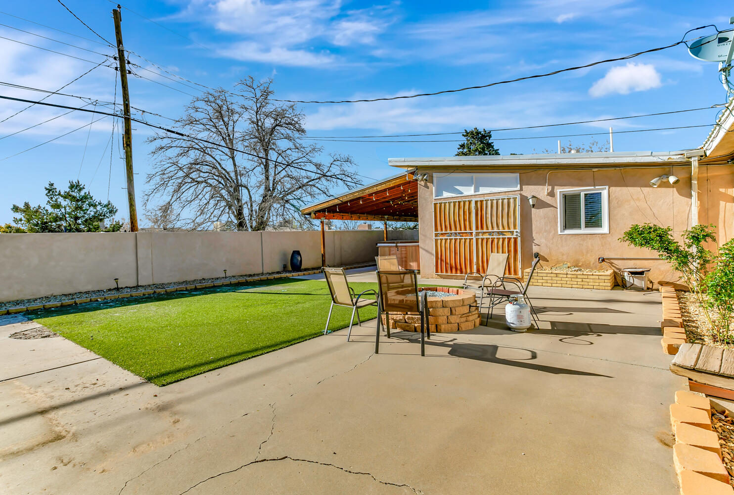 Photo 2 — 1413 Valencia Drive NE
