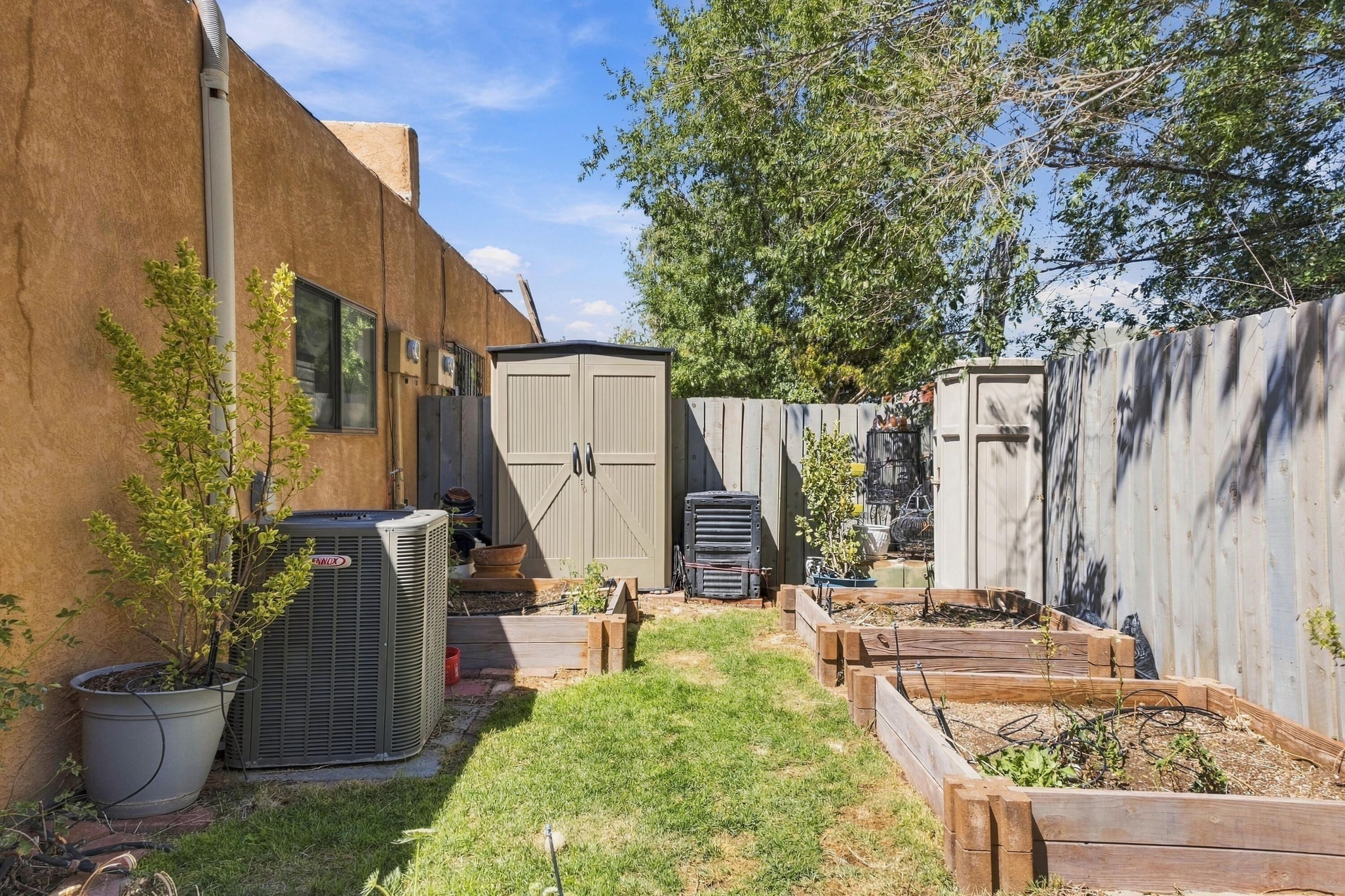 Photo 4 — 628 Dorado Place SE