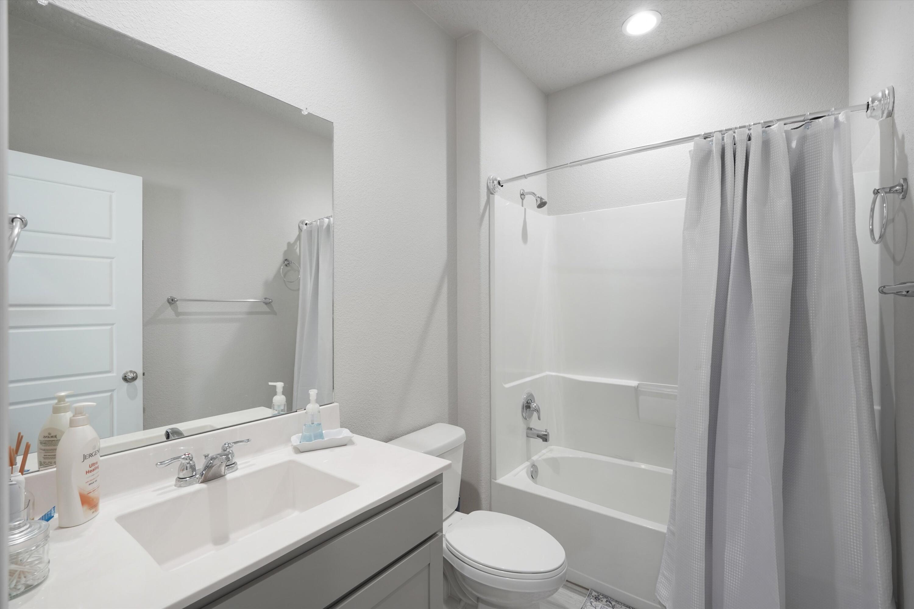 Photo 10 — 590 Turmalina Drive SE
