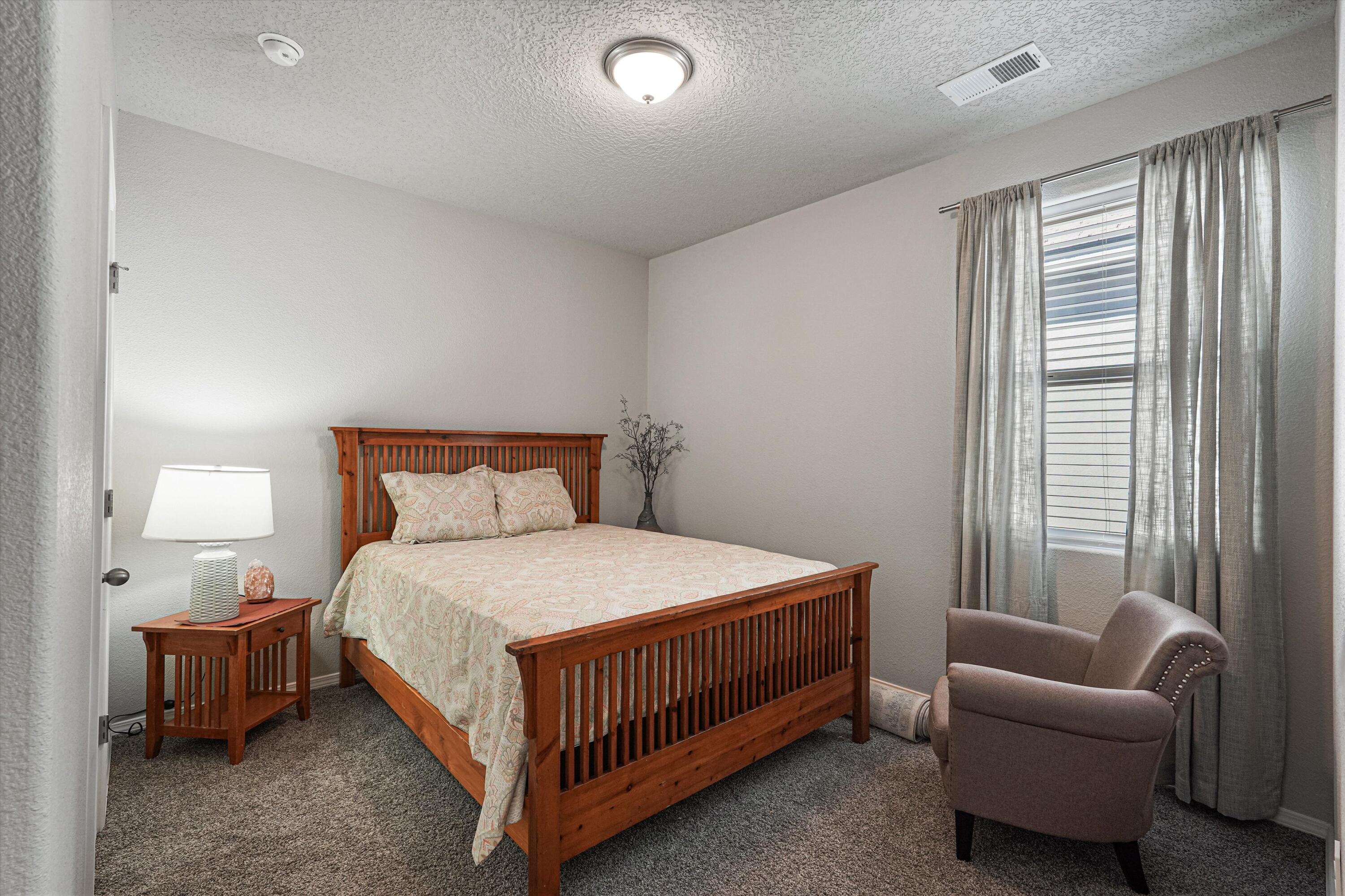 Photo 11 — 590 Turmalina Drive SE