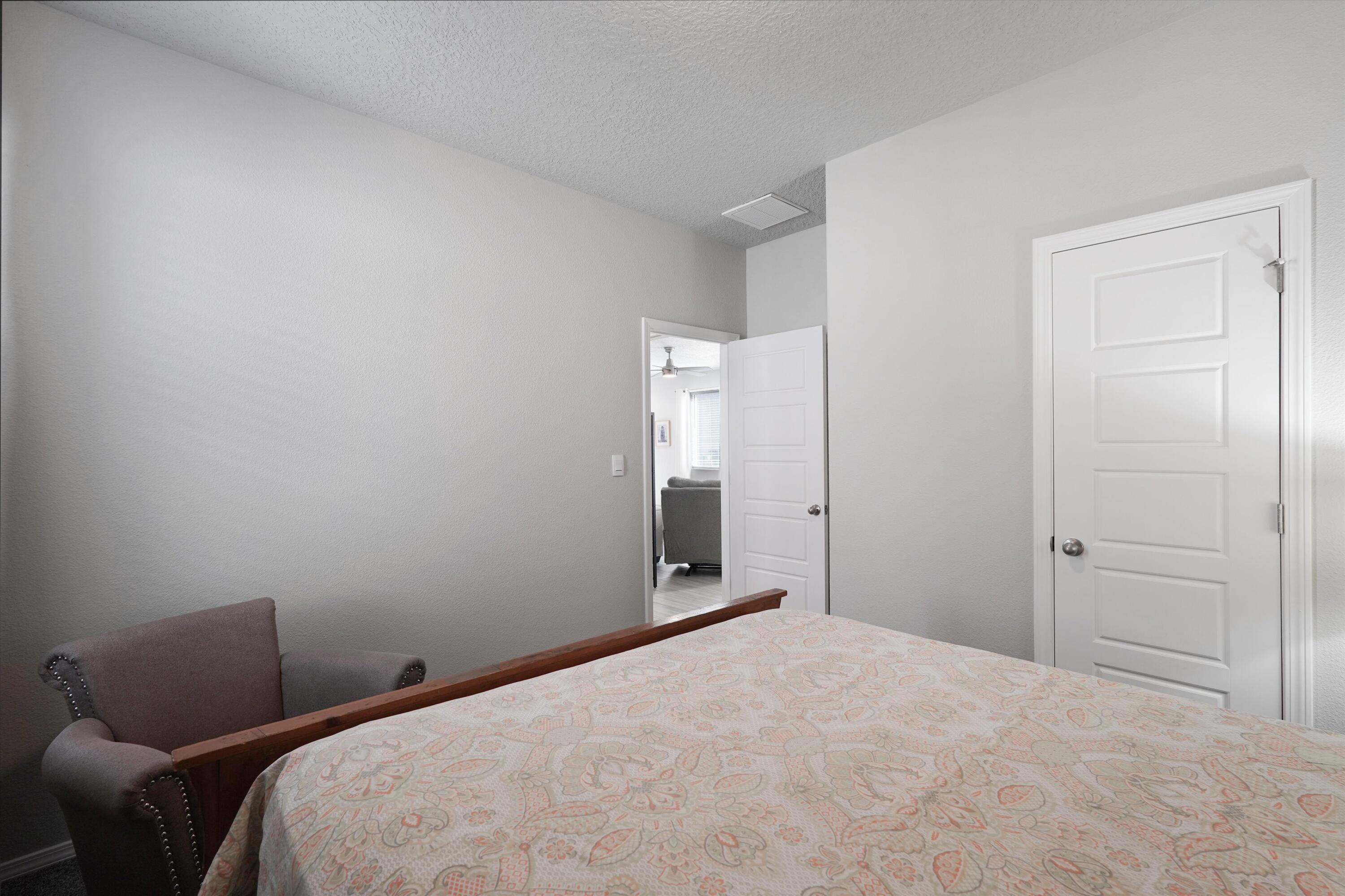 Photo 12 — 590 Turmalina Drive SE
