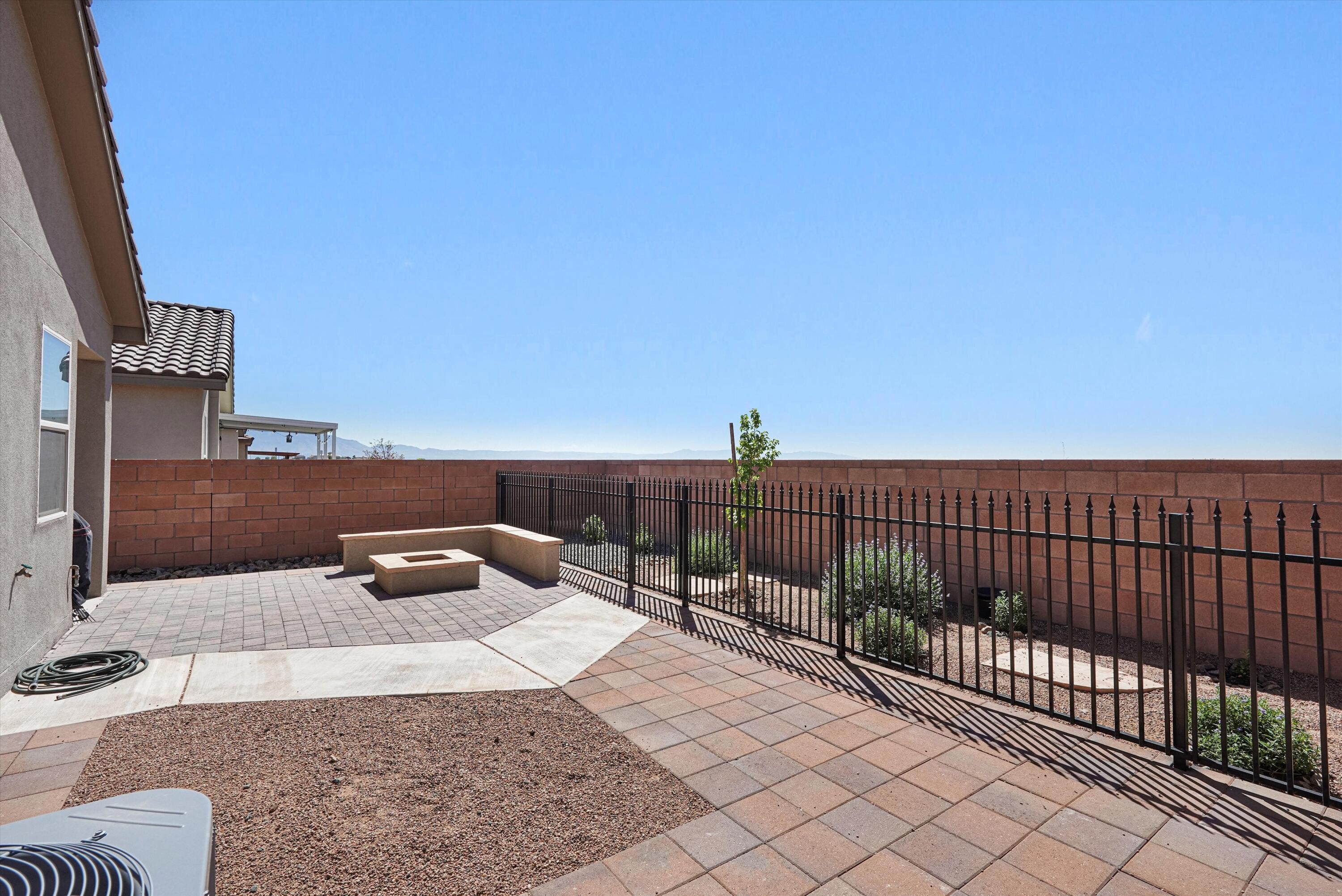 Photo 4 — 590 Turmalina Drive SE