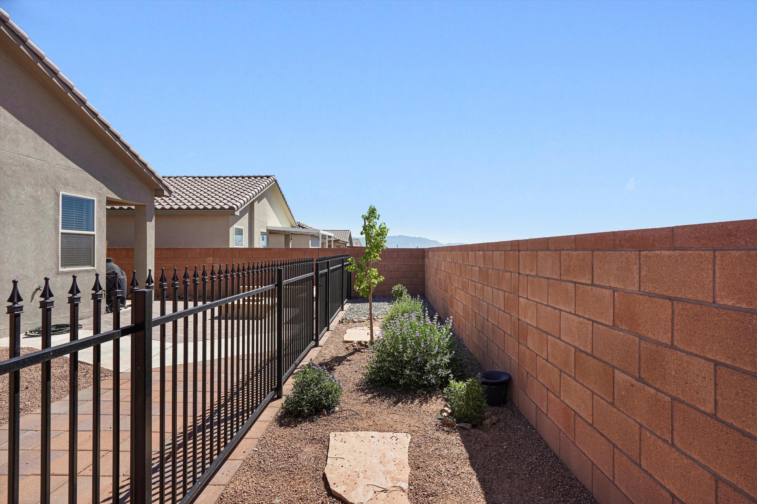 Photo 6 — 590 Turmalina Drive SE