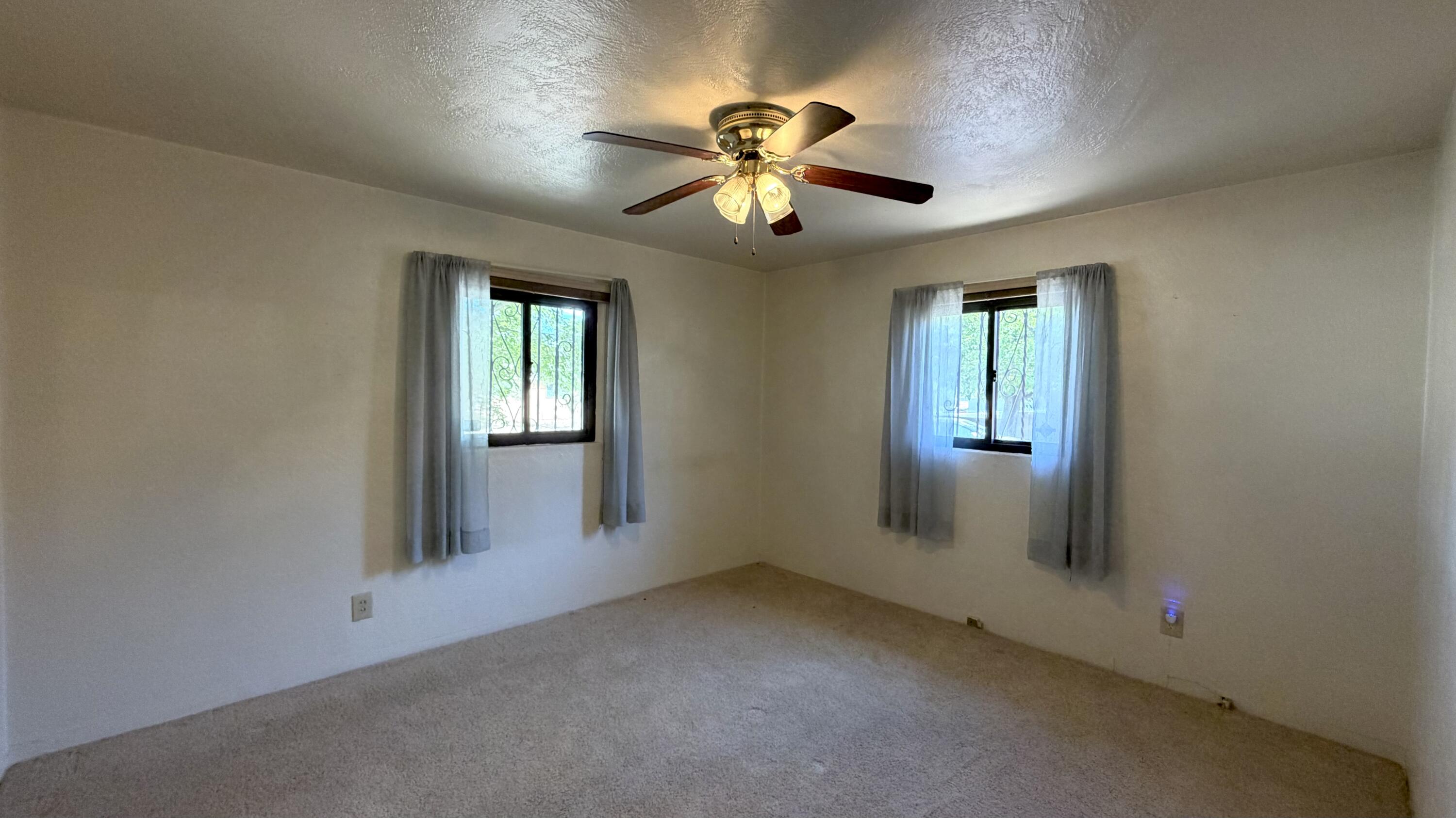 Photo 4 — 309 Estancia Drive NW