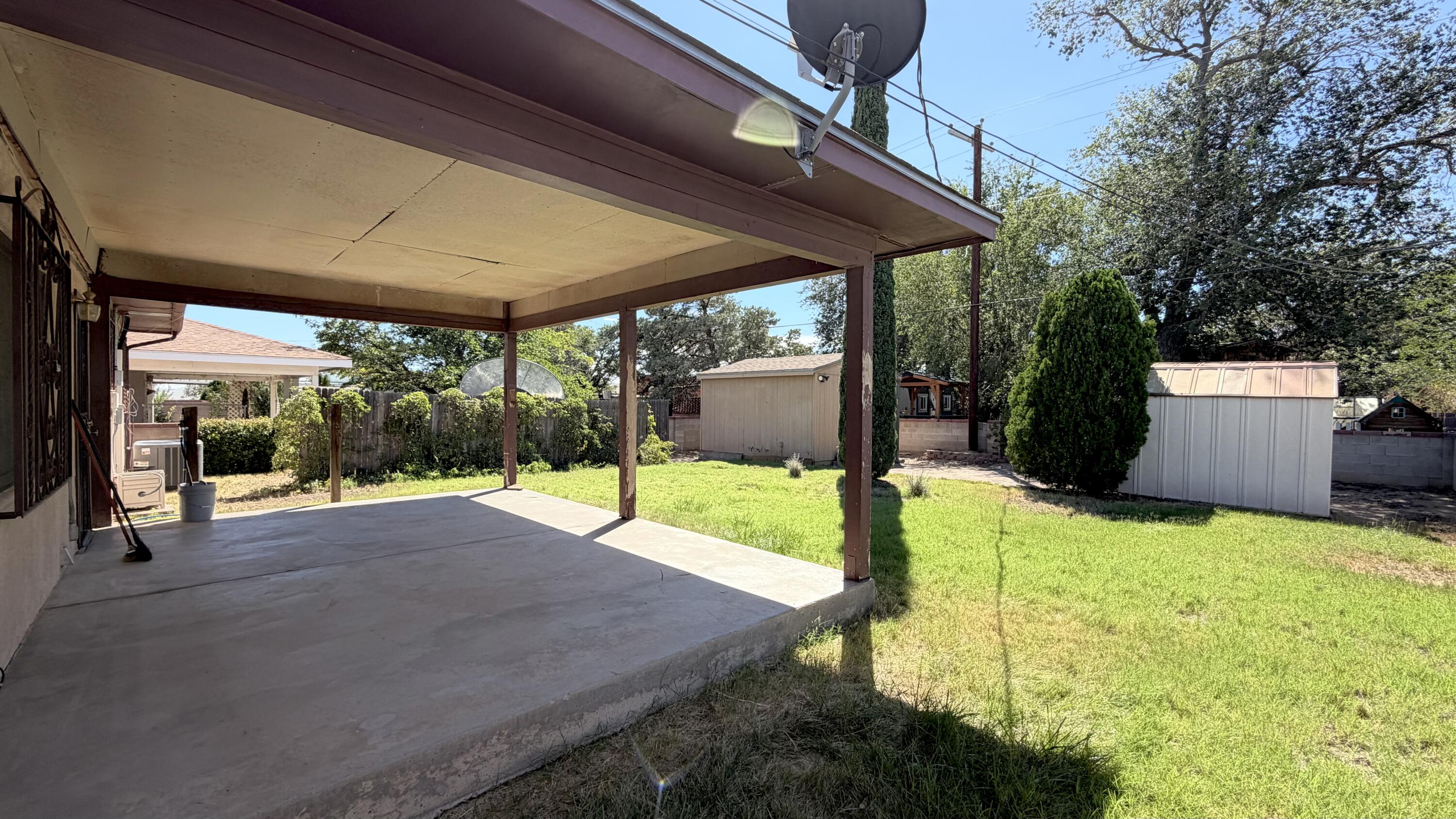 Photo 8 — 309 Estancia Drive NW