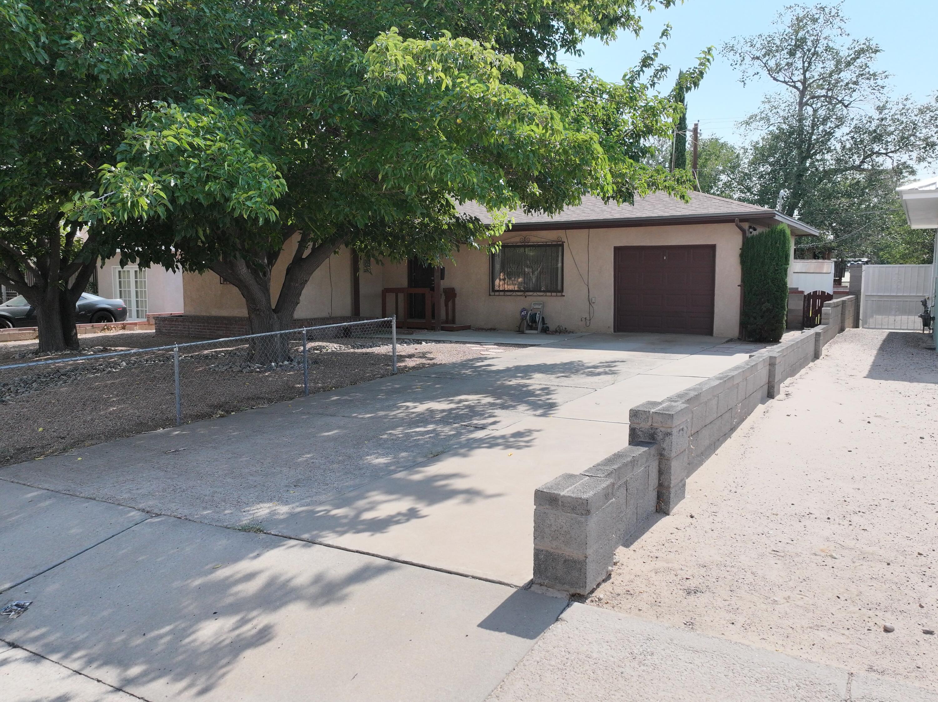 Photo 11 — 309 Estancia Drive NW