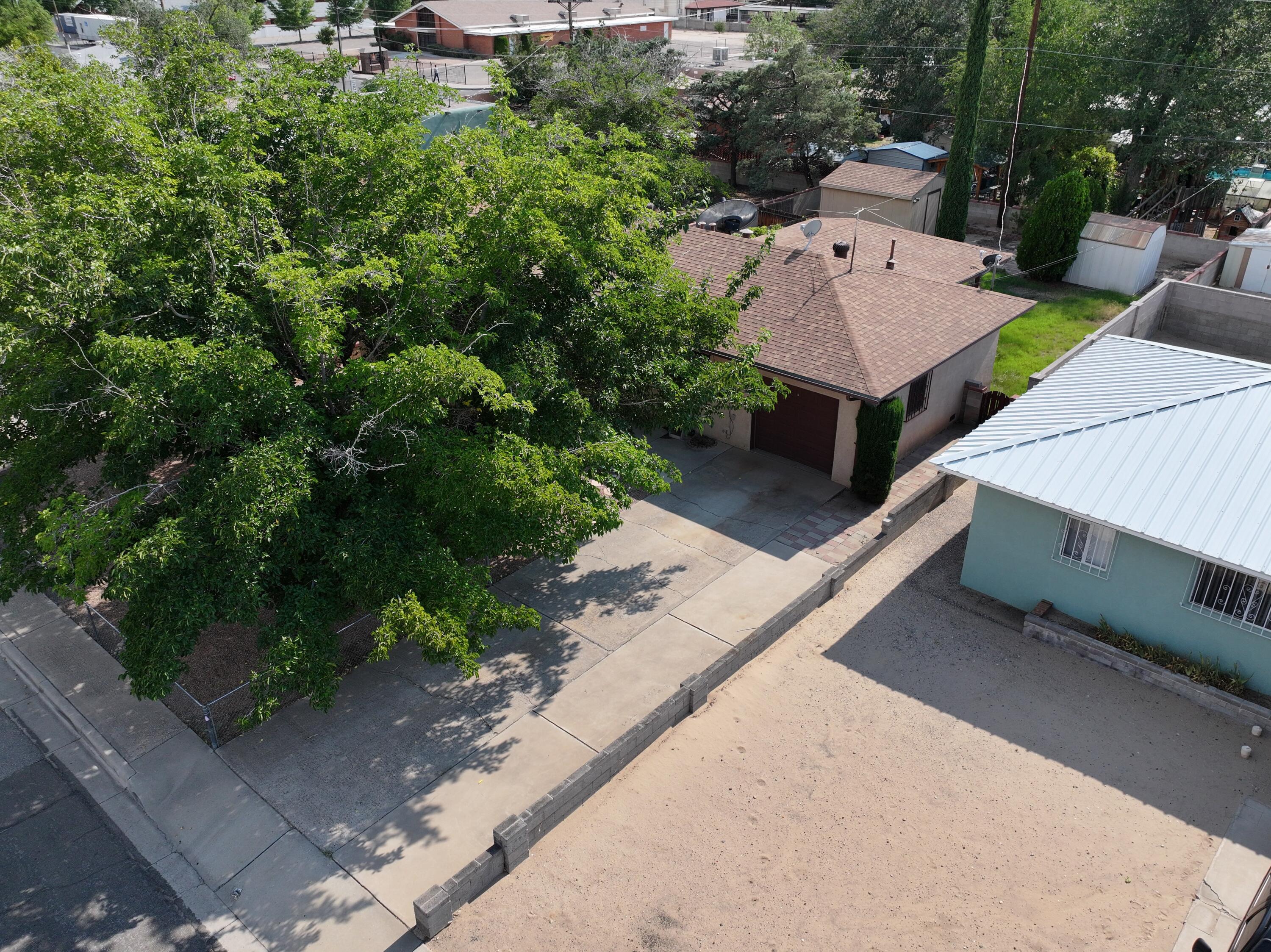 Photo 12 — 309 Estancia Drive NW