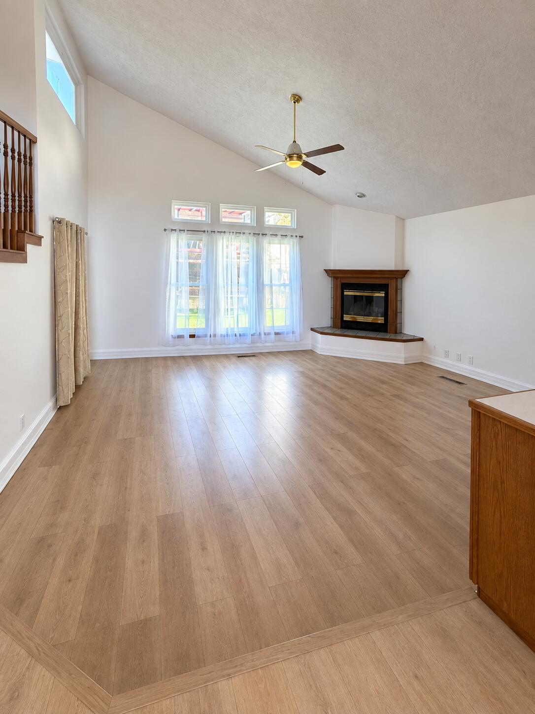 Photo 3 — 7561 Richmond Hill Road NW