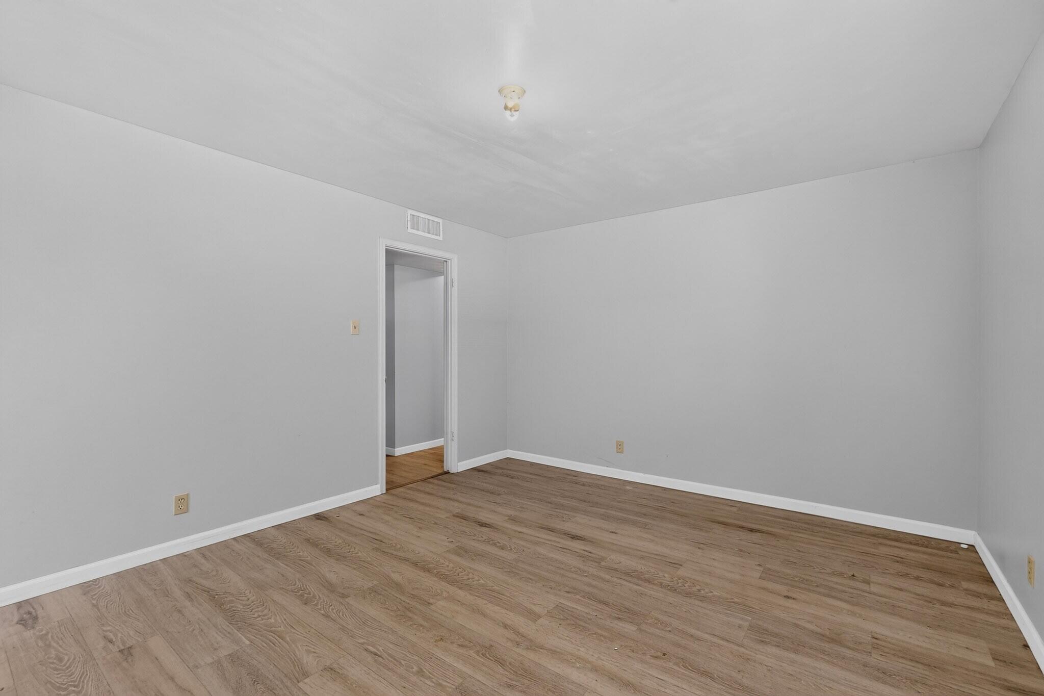Photo 13 — 3701 Naples Street NE