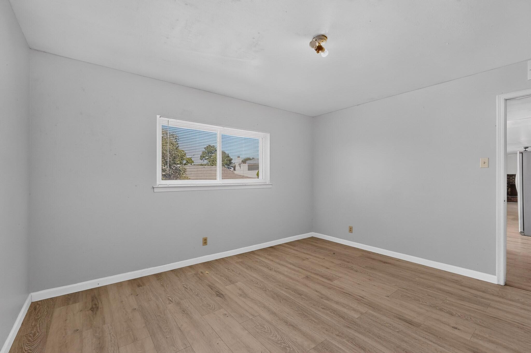 Photo 20 — 3701 Naples Street NE