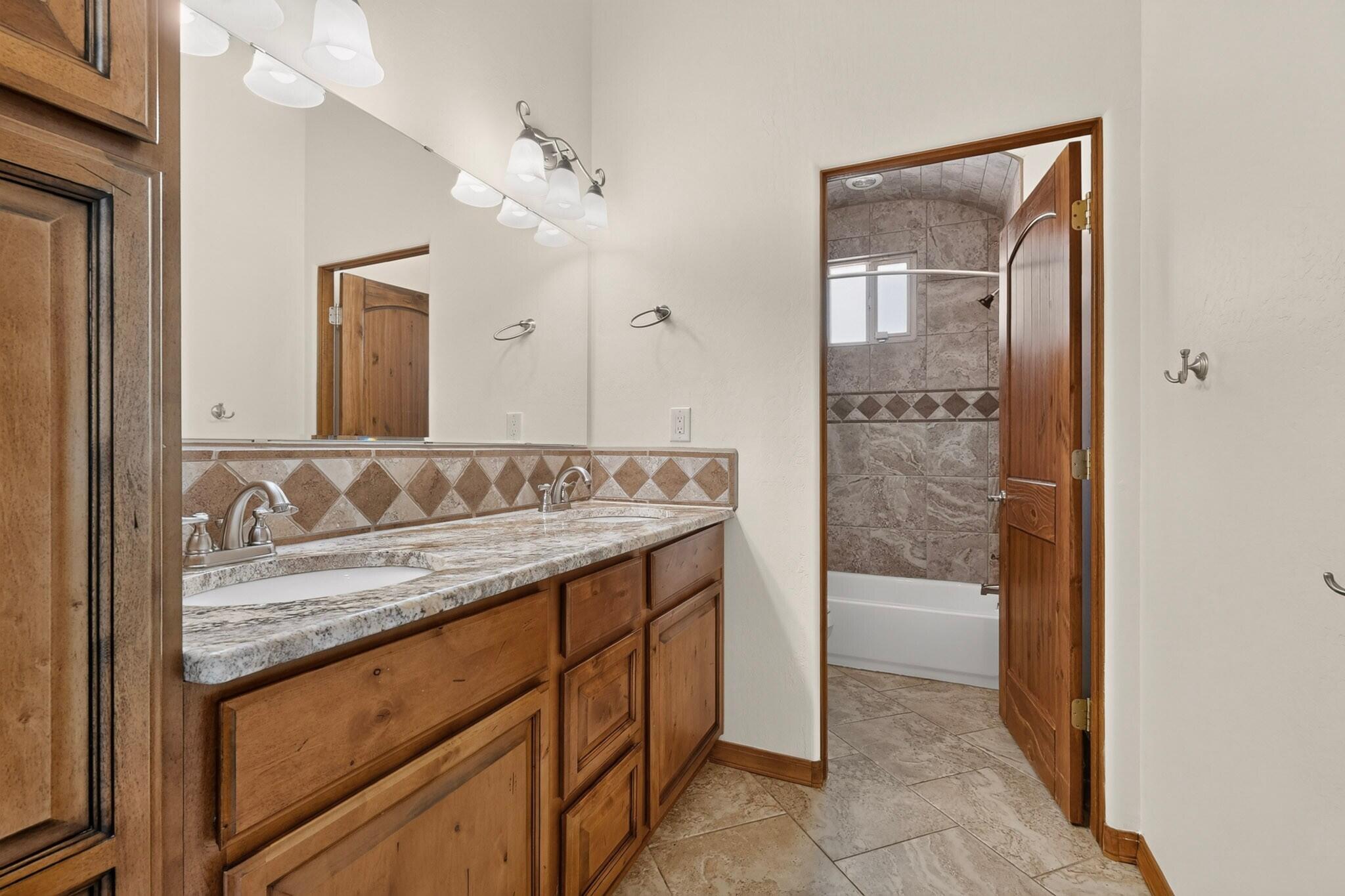 Photo 5 — 423 Cenaroca Court NE
