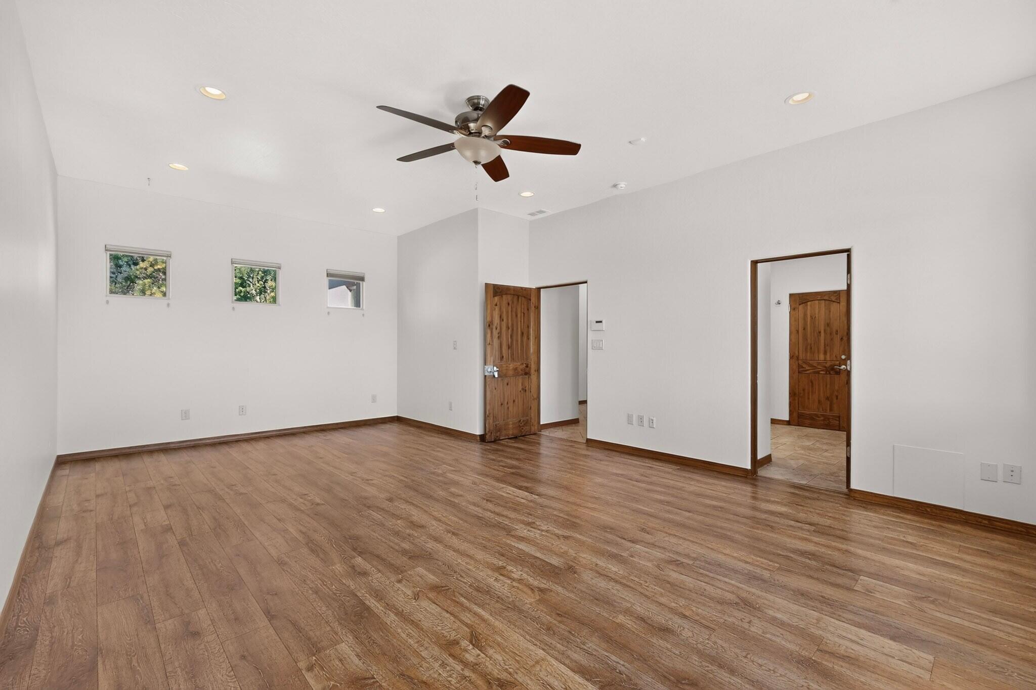 Photo 10 — 423 Cenaroca Court NE