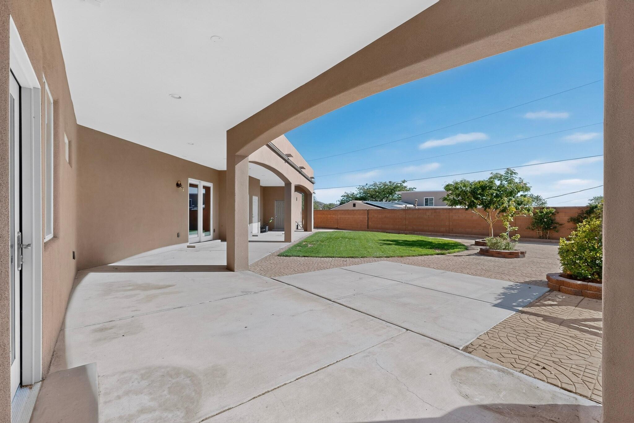 Photo 17 — 423 Cenaroca Court NE