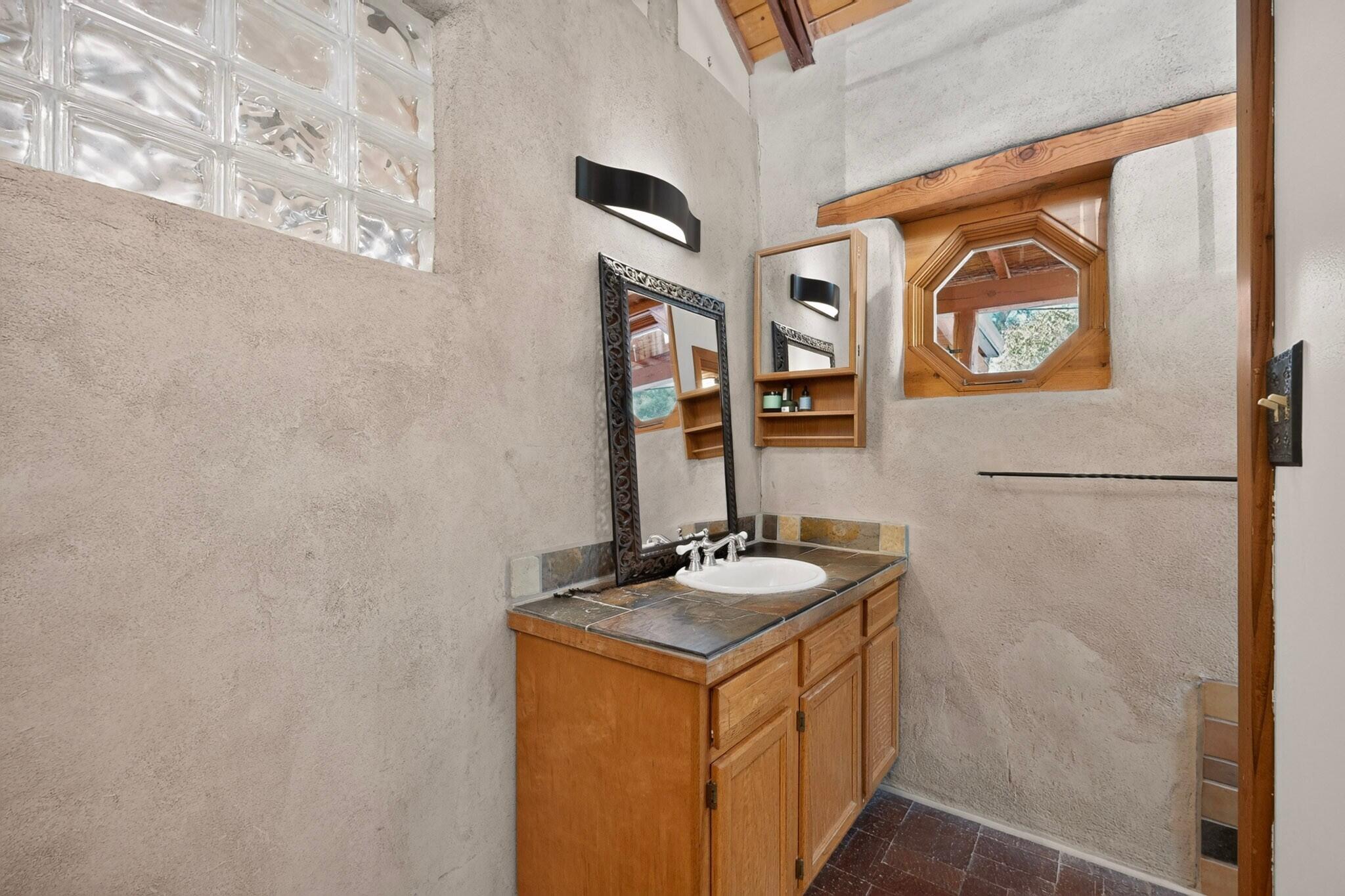Photo 3 — 1511 San Lorenzo Avenue NW