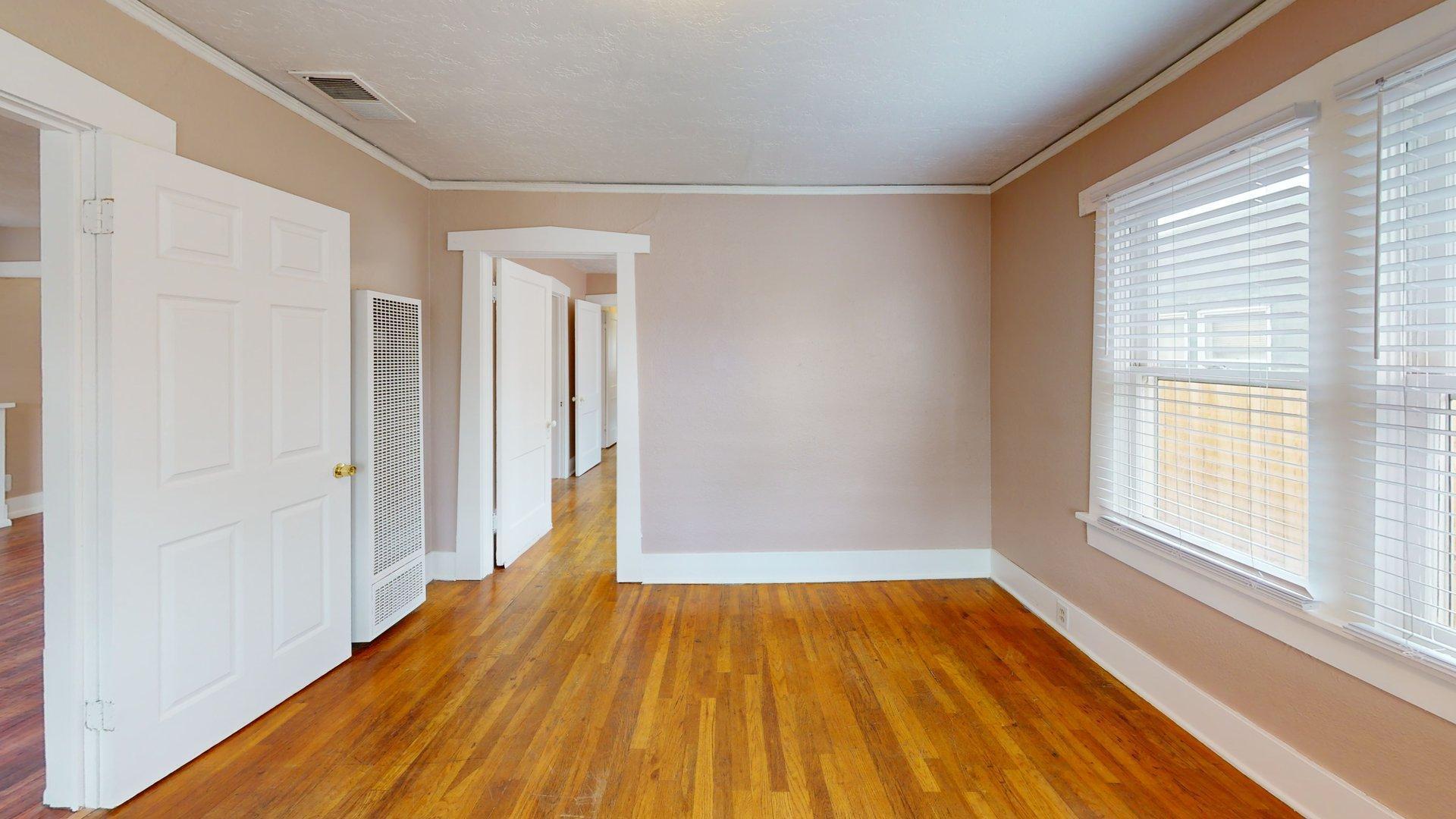 Photo 5 — 121 Princeton Drive SE