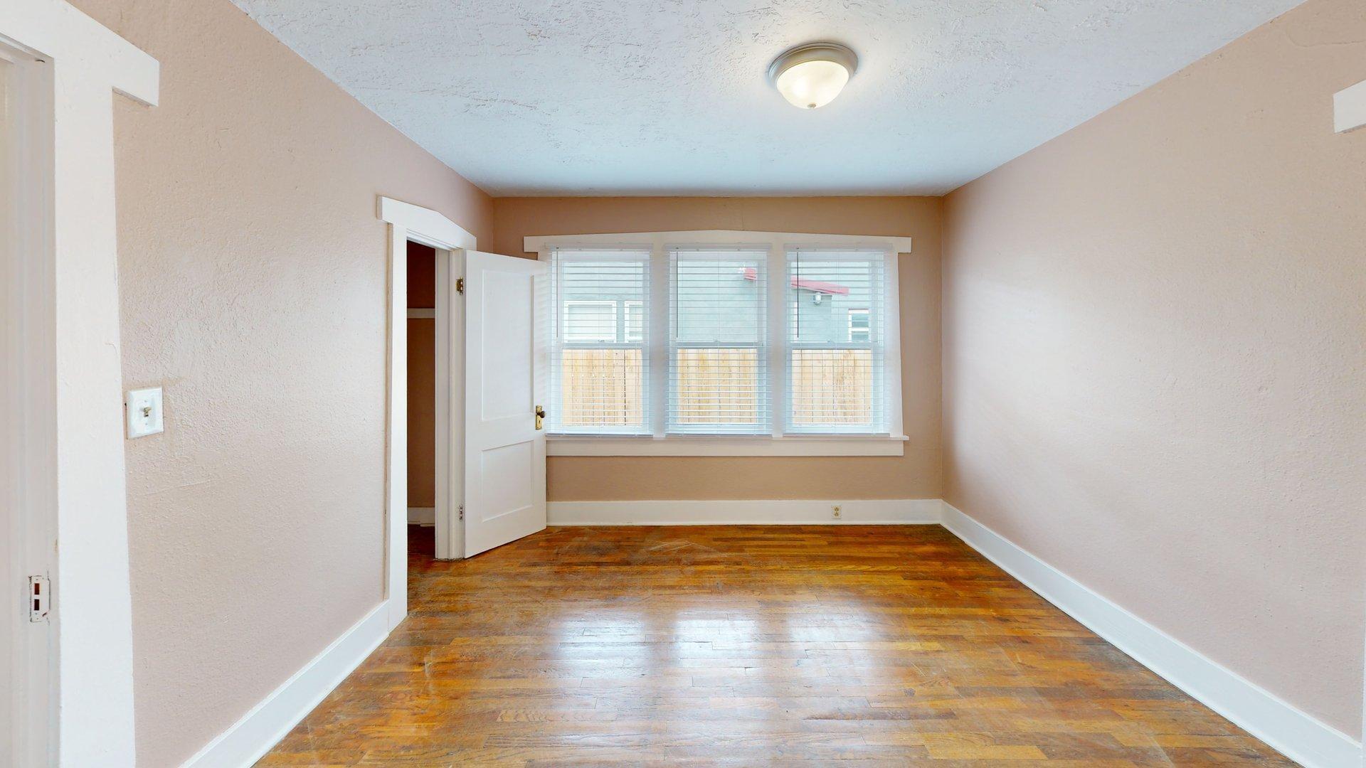 Photo 6 — 121 Princeton Drive SE
