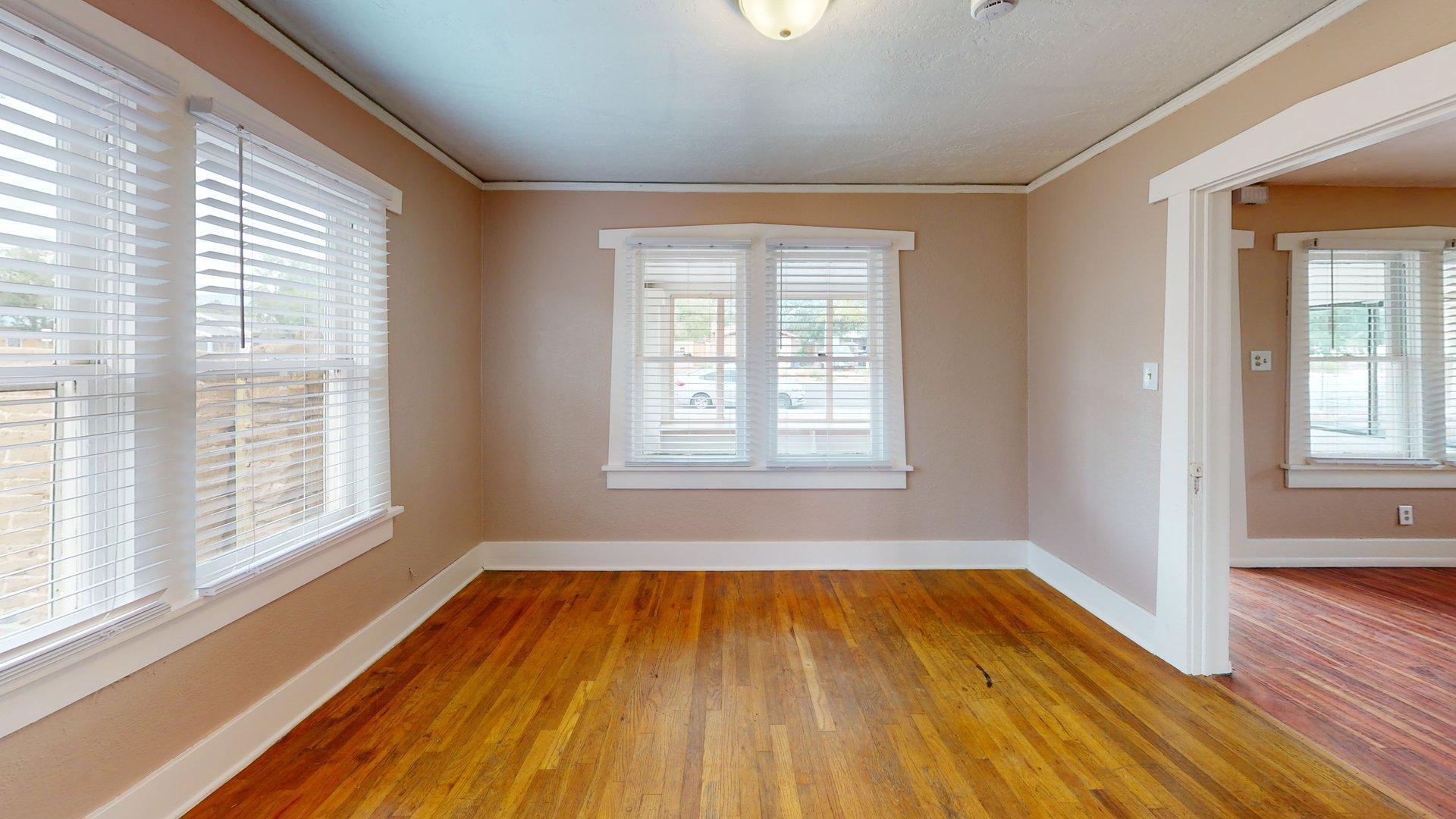 Photo 7 — 121 Princeton Drive SE