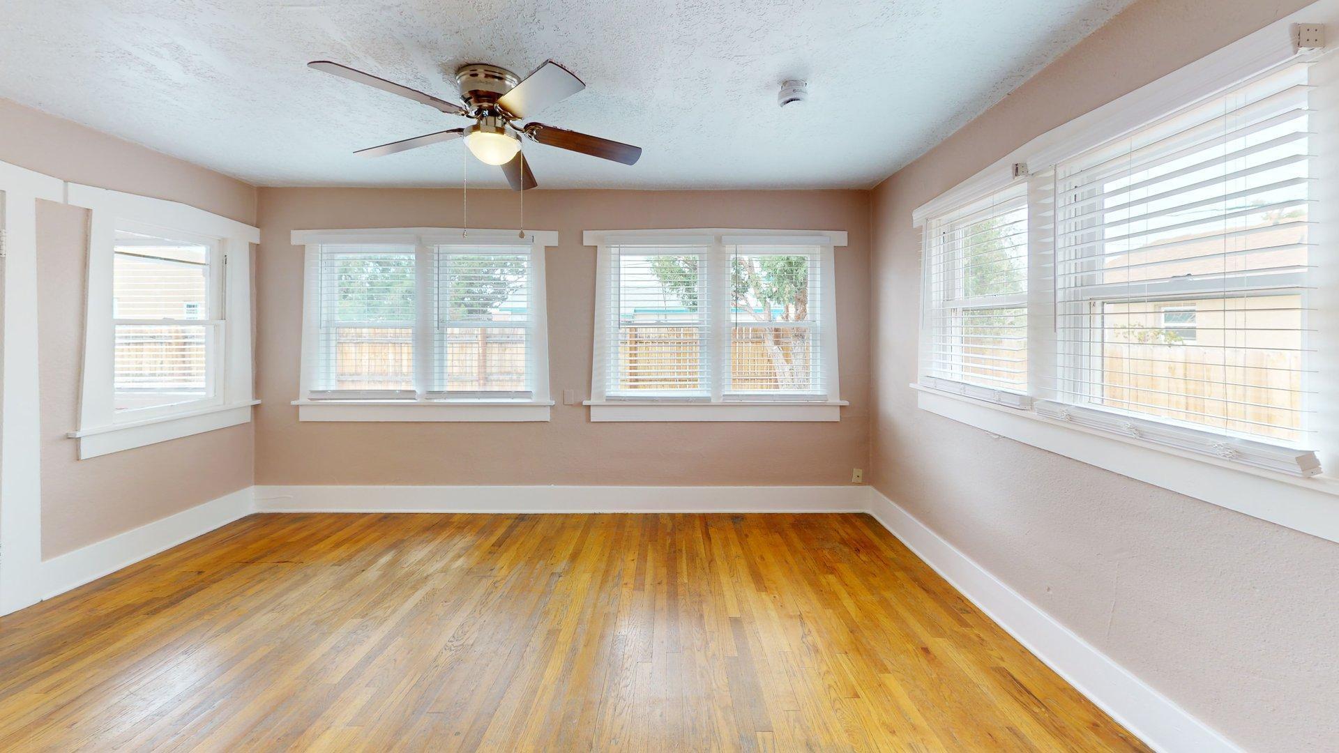 Photo 10 — 121 Princeton Drive SE