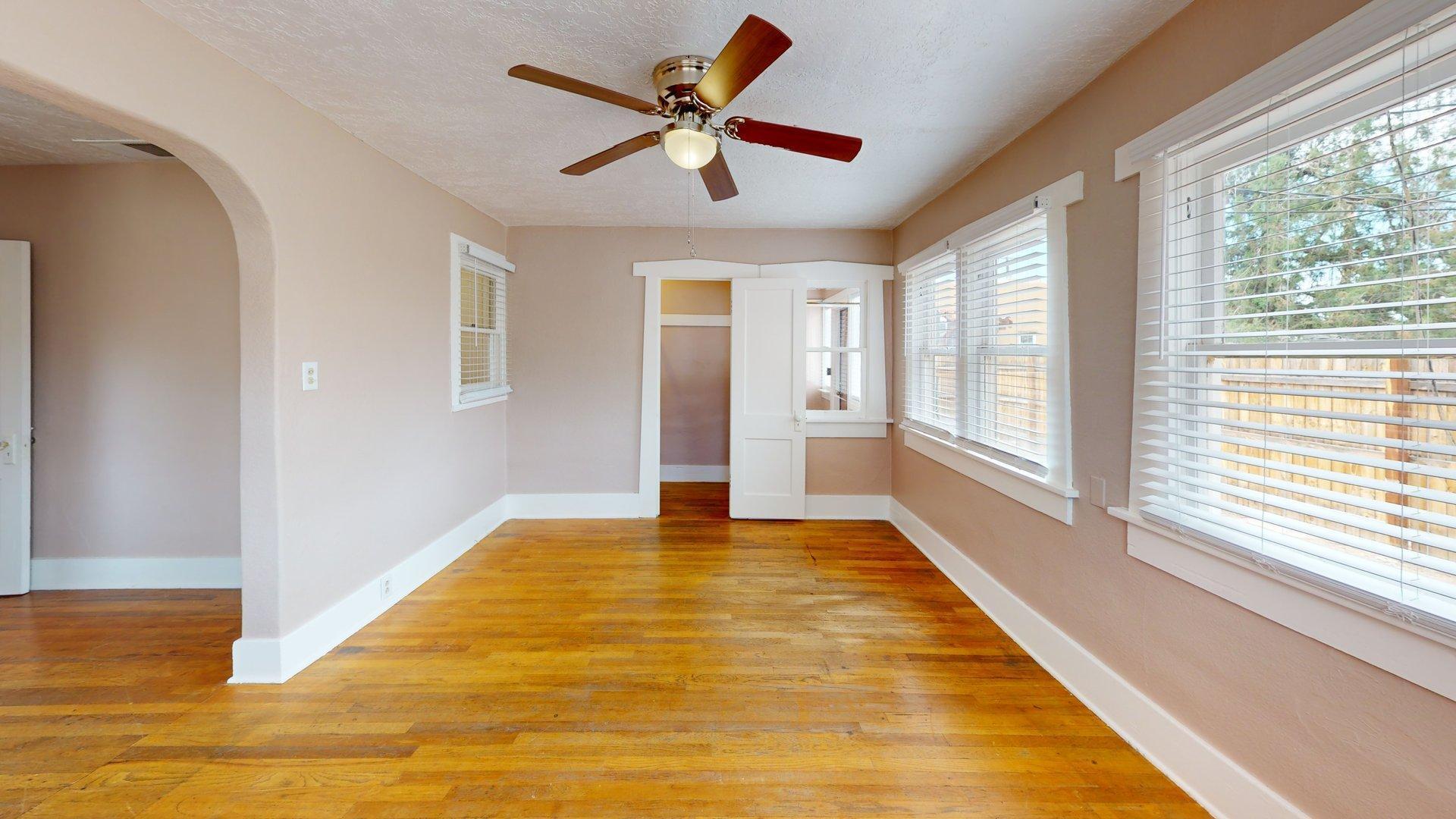 Photo 11 — 121 Princeton Drive SE