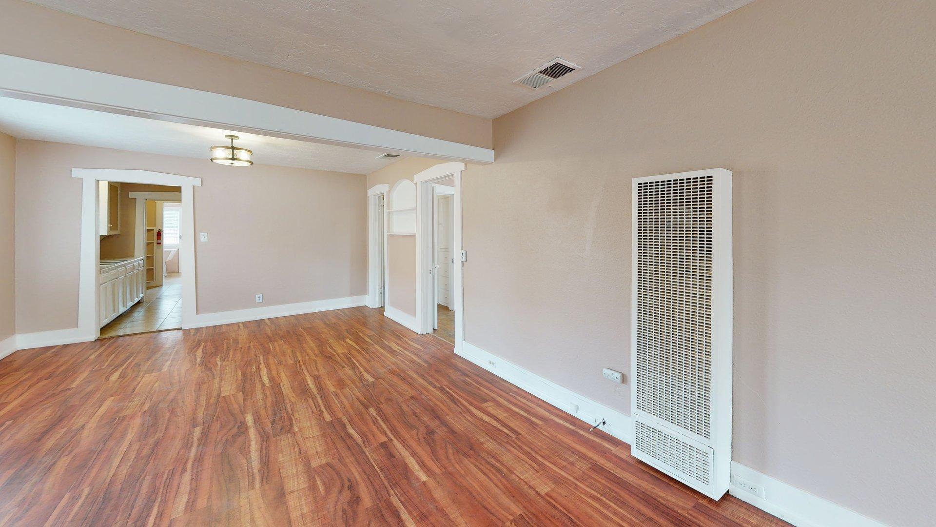 Photo 14 — 121 Princeton Drive SE