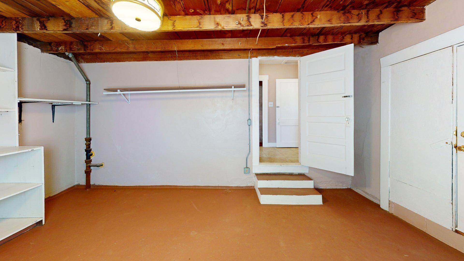 Photo 15 — 121 Princeton Drive SE