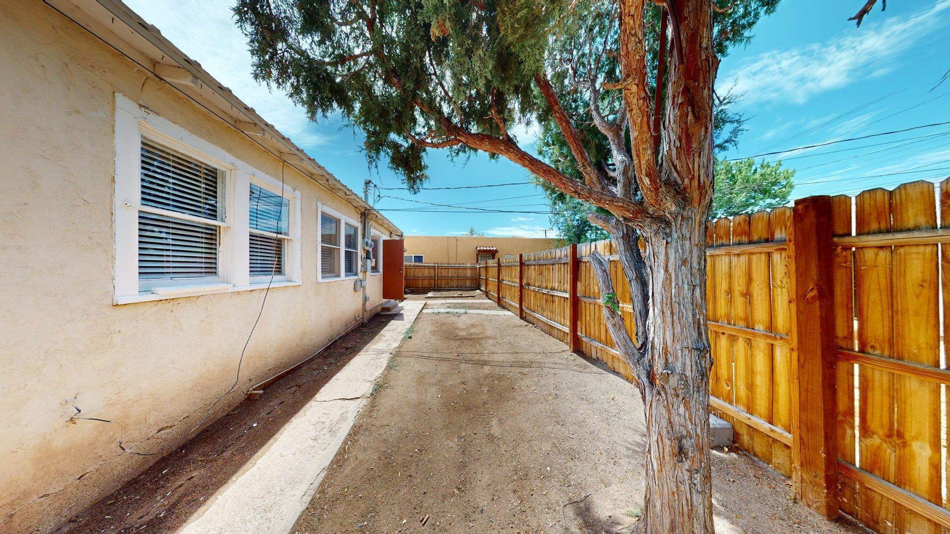 Photo 16 — 121 Princeton Drive SE