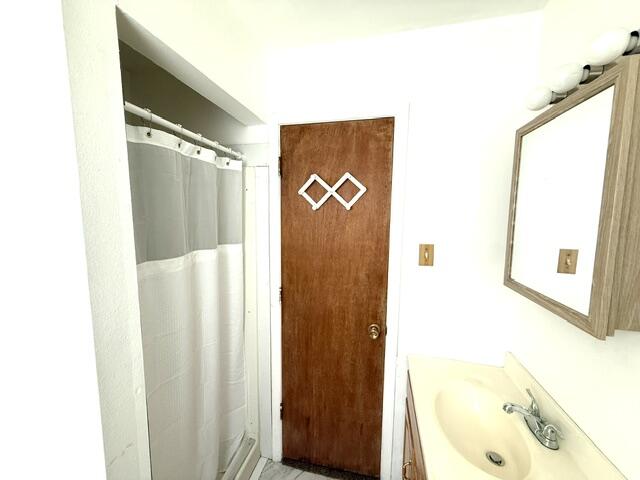 Photo 6 — 11916 Euclid Court NE