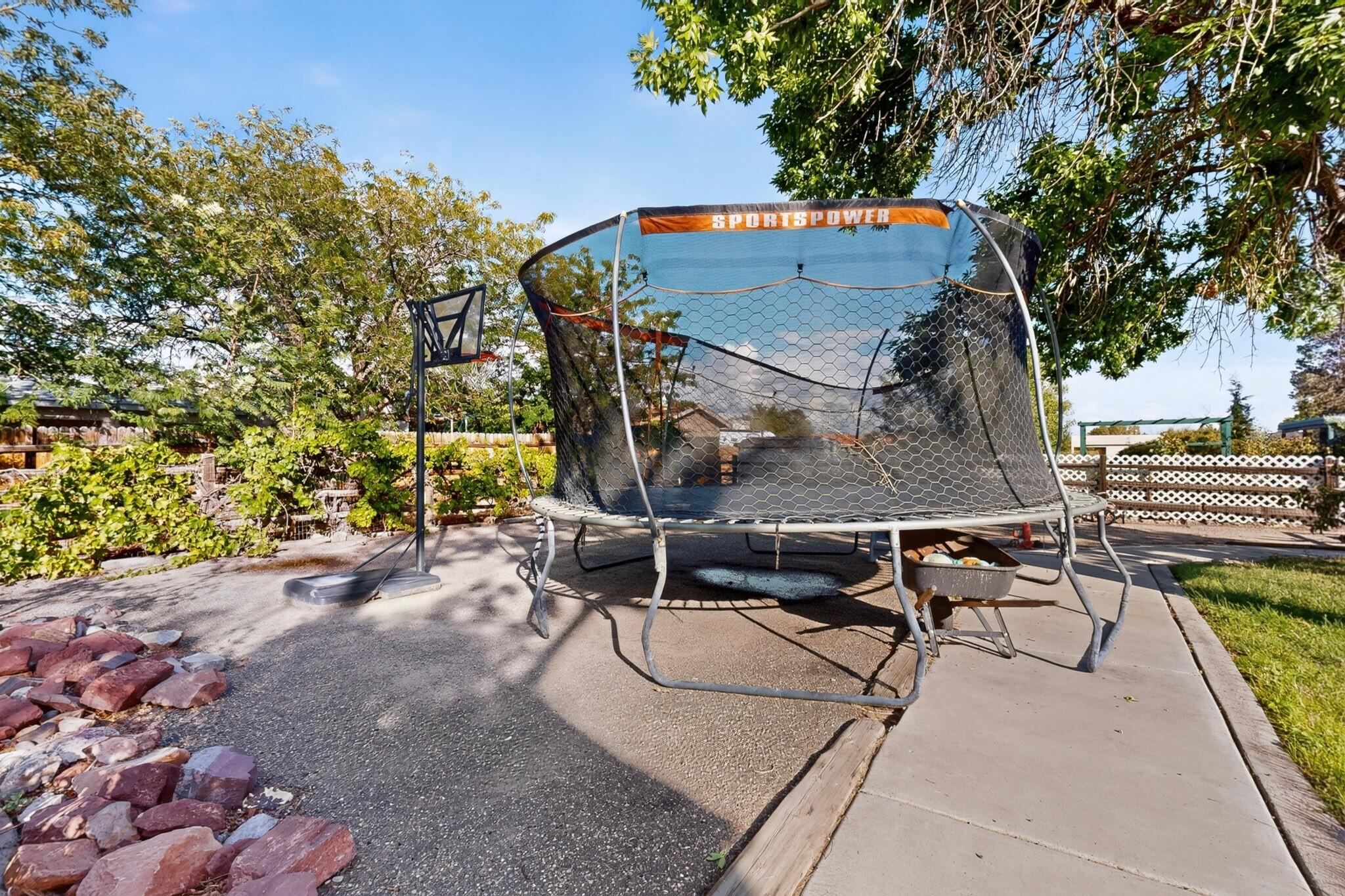 Photo 4 — 5504 Palomino Drive NW