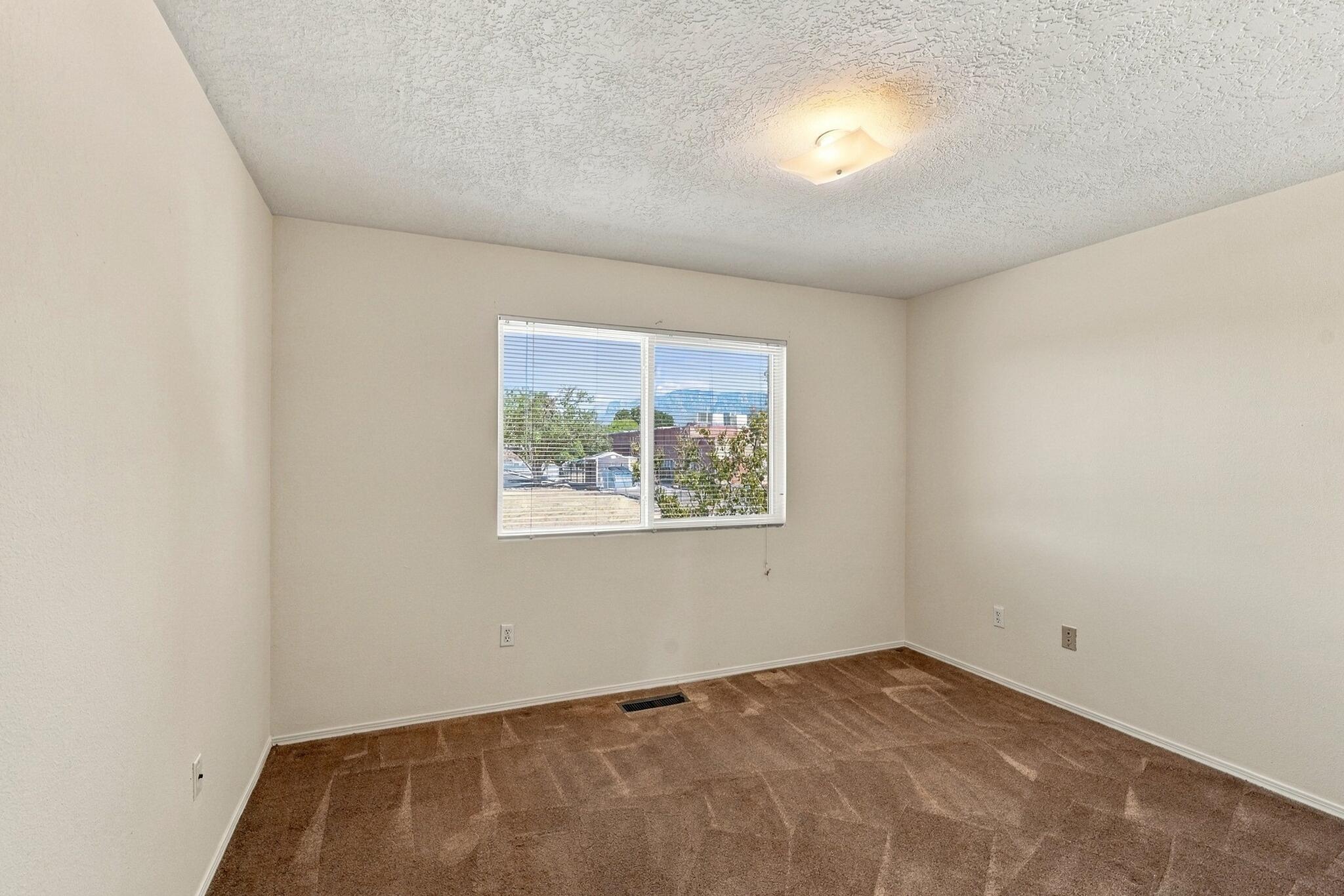 Photo 3 — 11235 Campo Del Oso Avenue NE