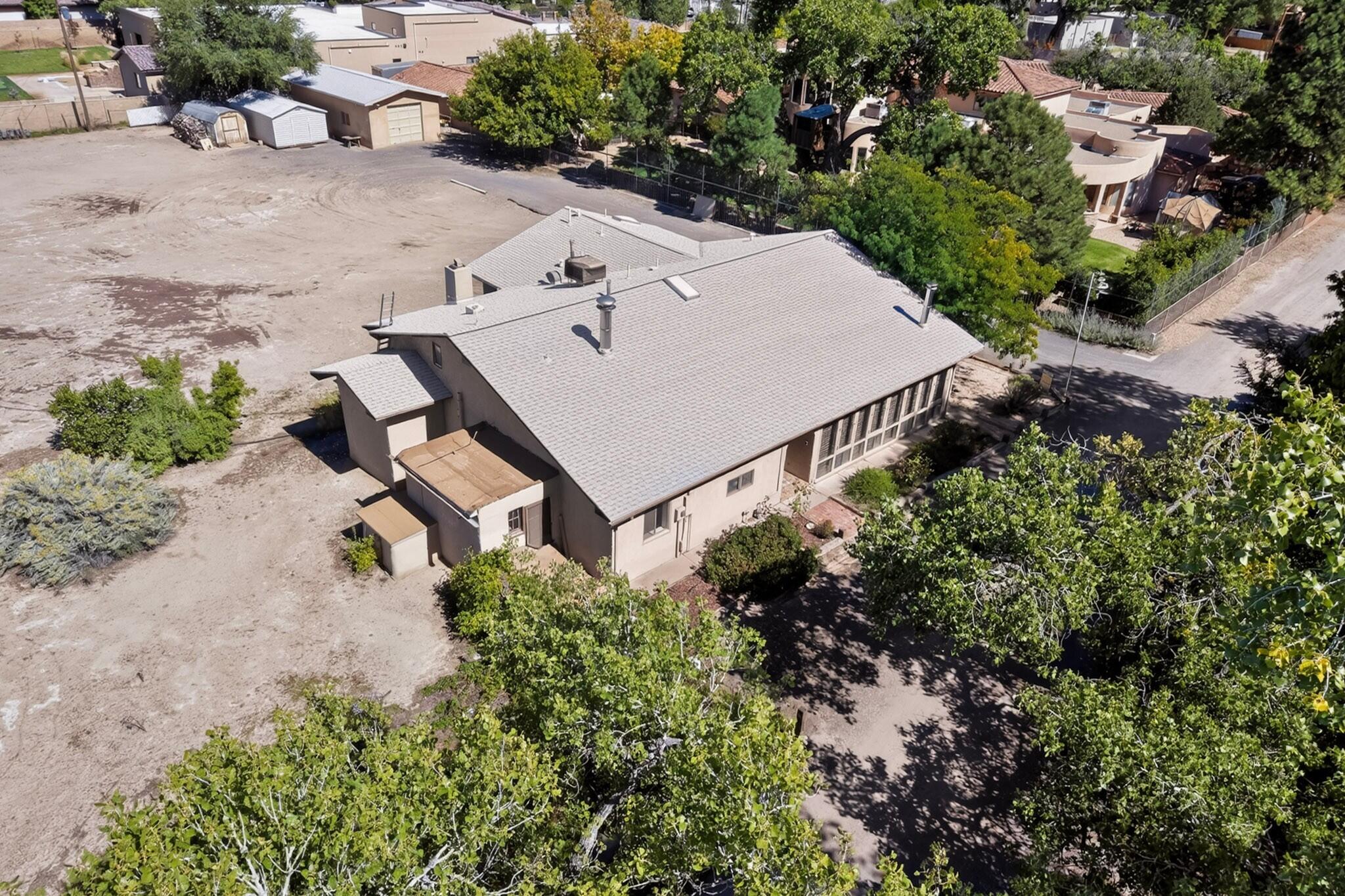 Photo 18 — 8901 Rio Grande Boulevard NW