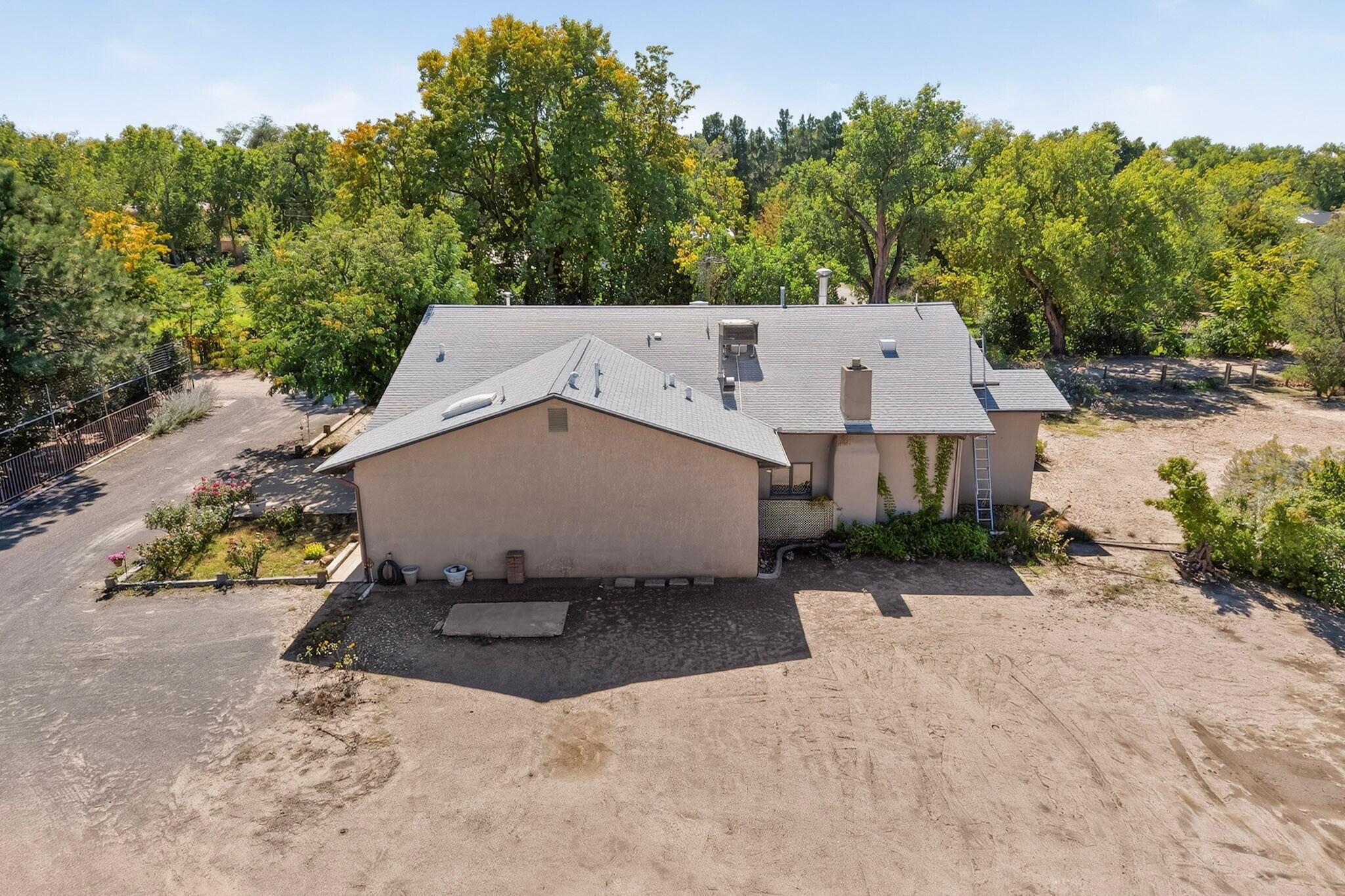 Photo 13 — 8901 Rio Grande Boulevard NW