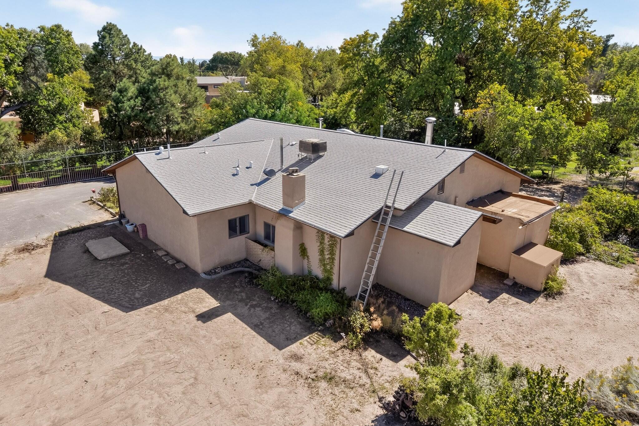 Photo 12 — 8901 Rio Grande Boulevard NW