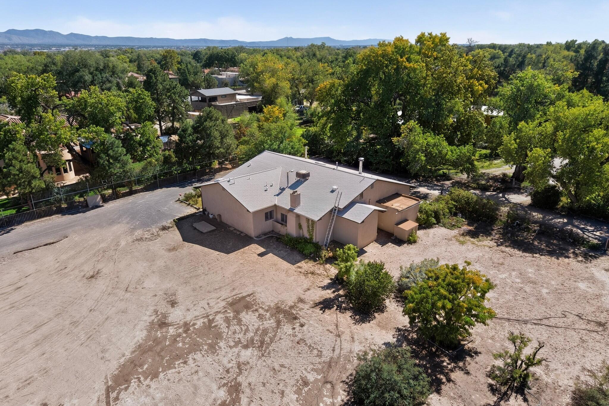 Photo 10 — 8901 Rio Grande Boulevard NW