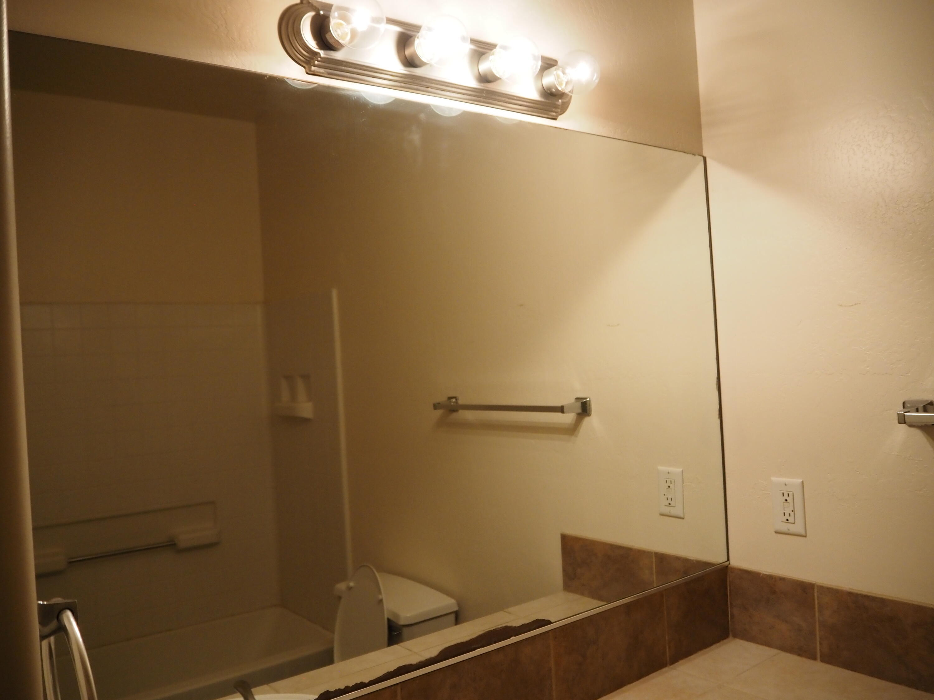 Photo 4 — 3031 W Southern Boulevard SE C