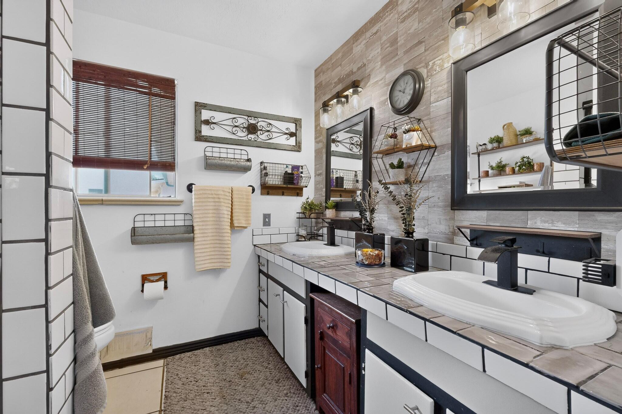 Photo 3 — 1213 San Pablo Street NE