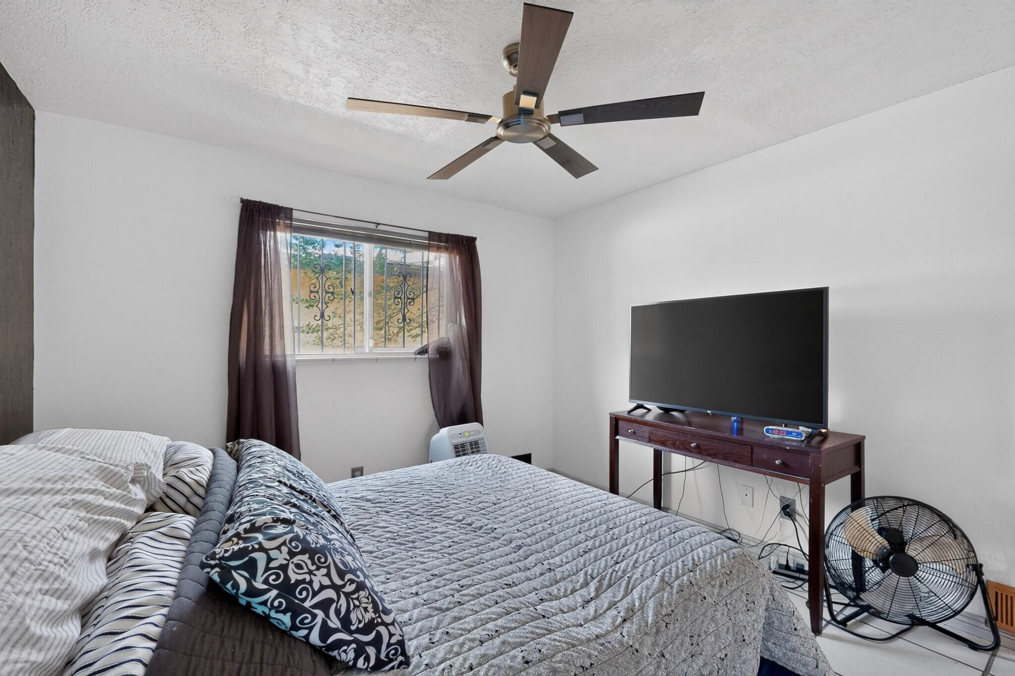 Photo 6 — 1213 San Pablo Street NE
