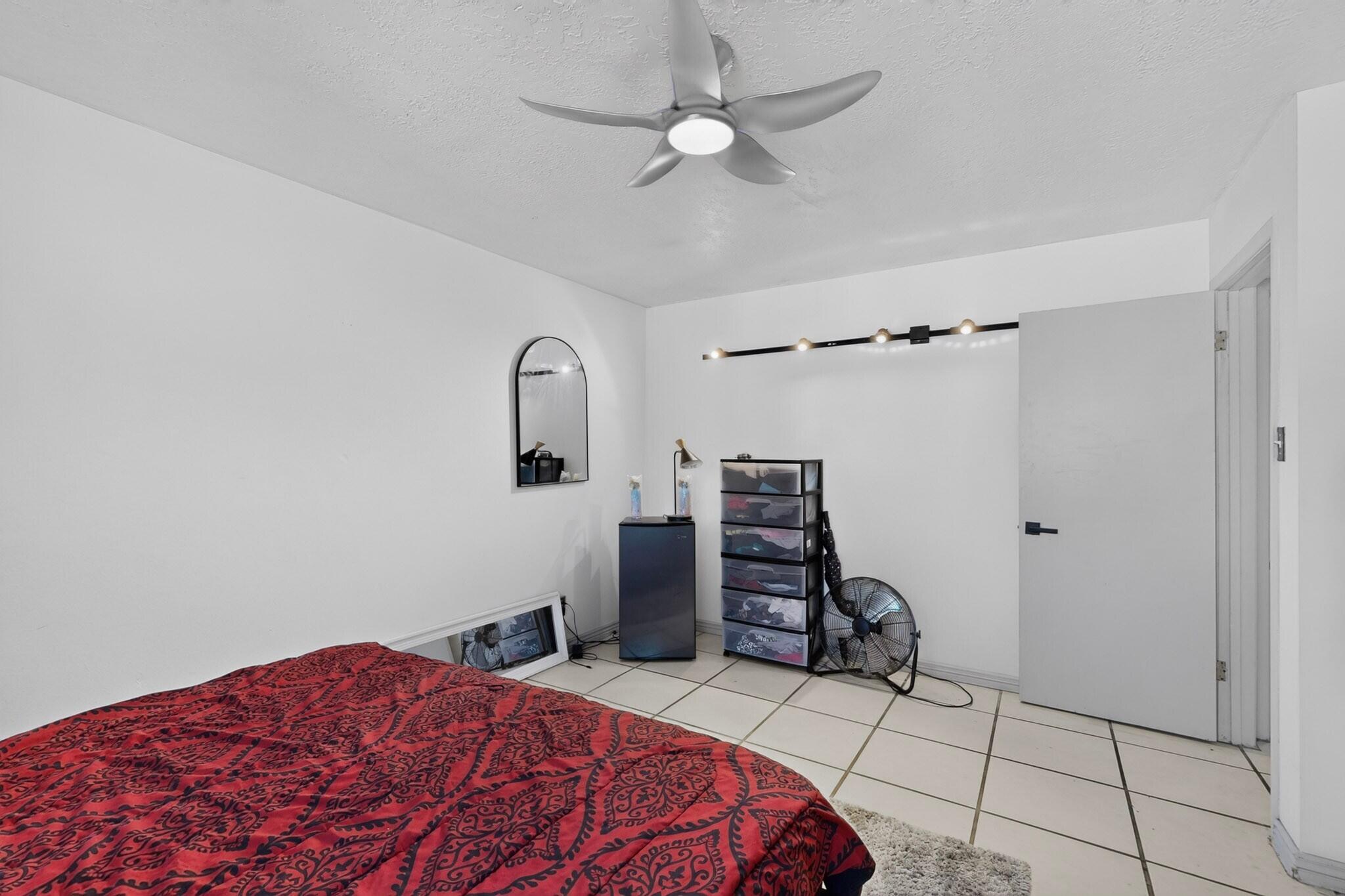 Photo 8 — 1213 San Pablo Street NE