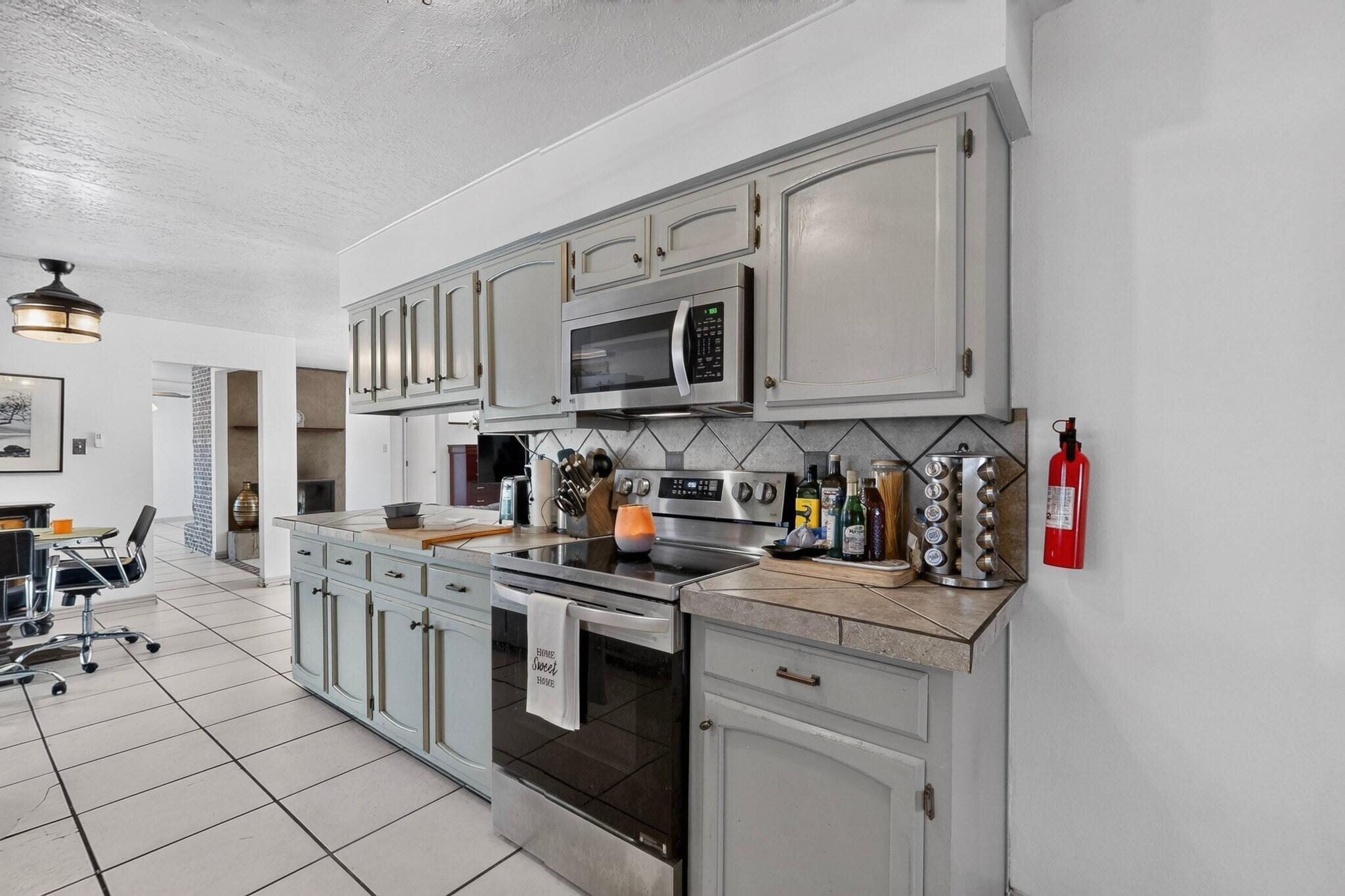 Photo 18 — 1213 San Pablo Street NE