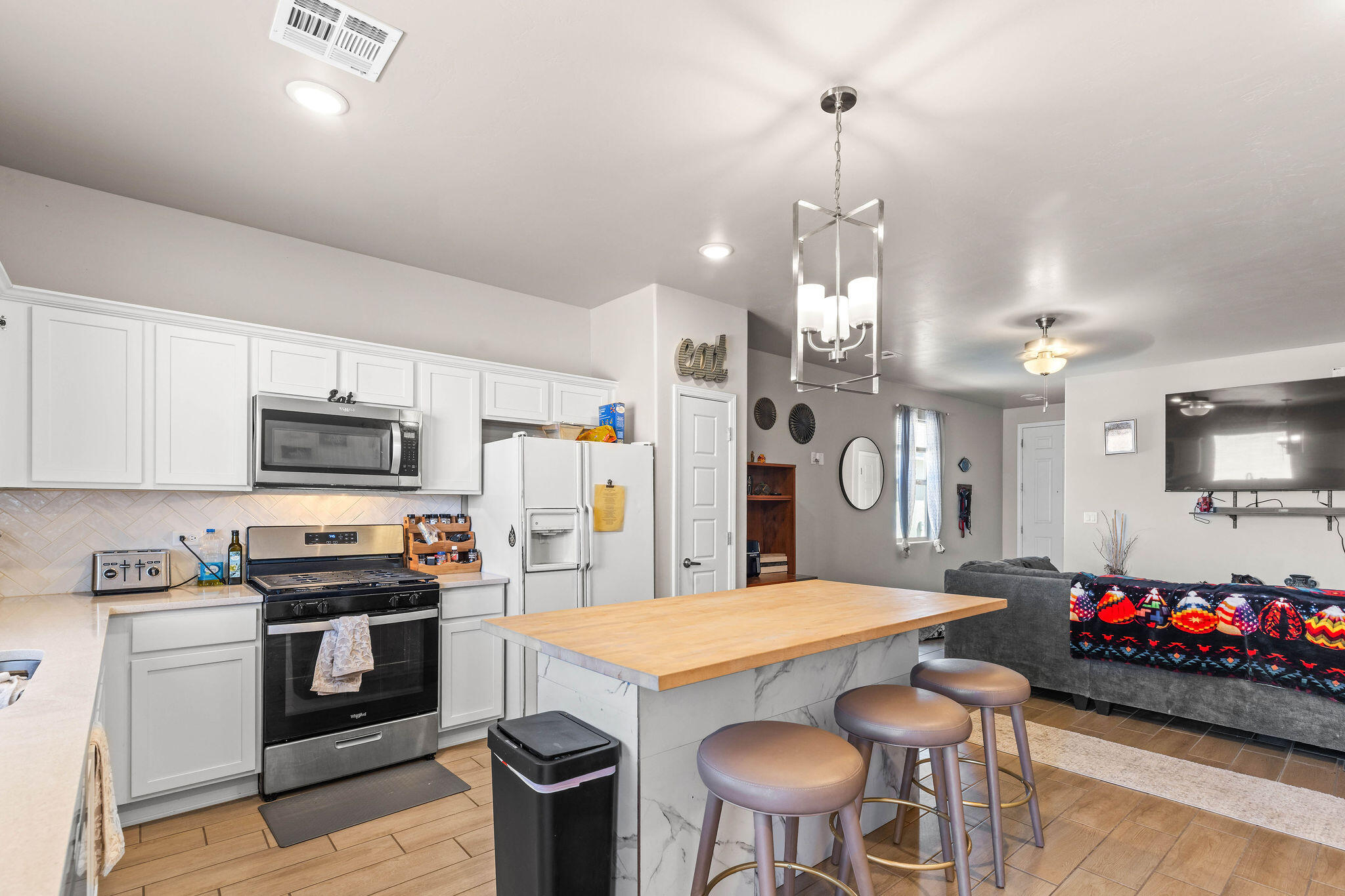 Photo 4 — 2831 Cambridge Avenue NE