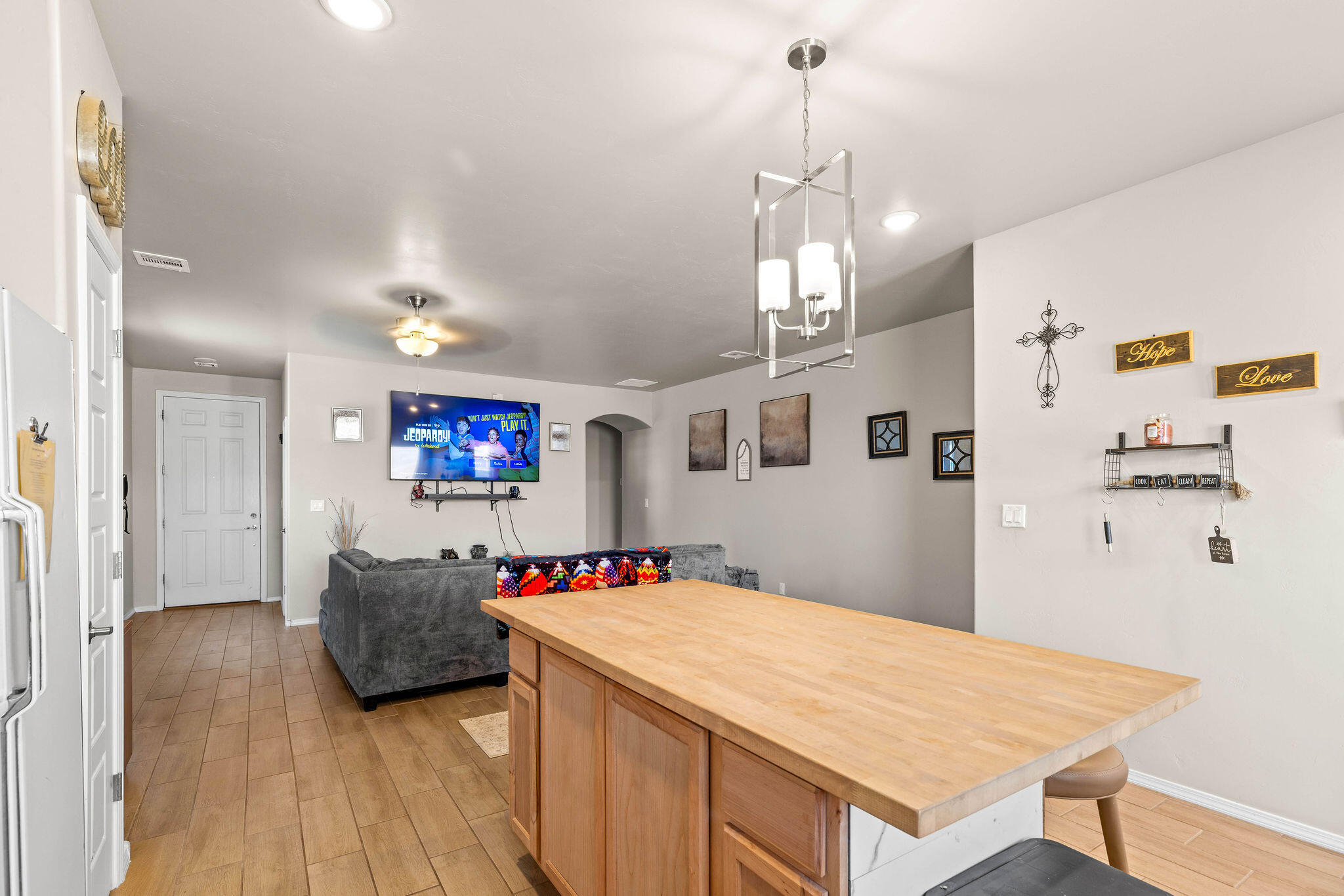 Photo 5 — 2831 Cambridge Avenue NE