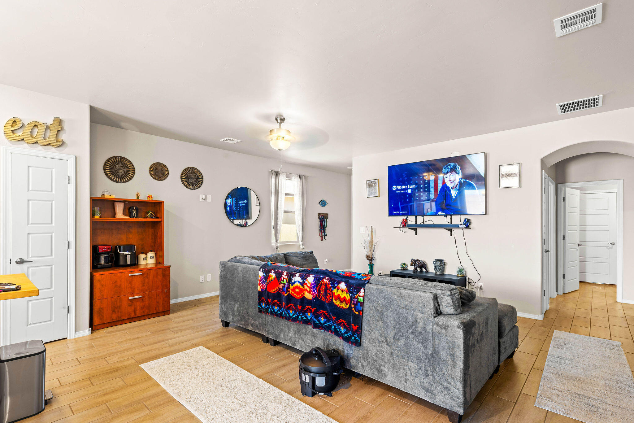 Photo 10 — 2831 Cambridge Avenue NE