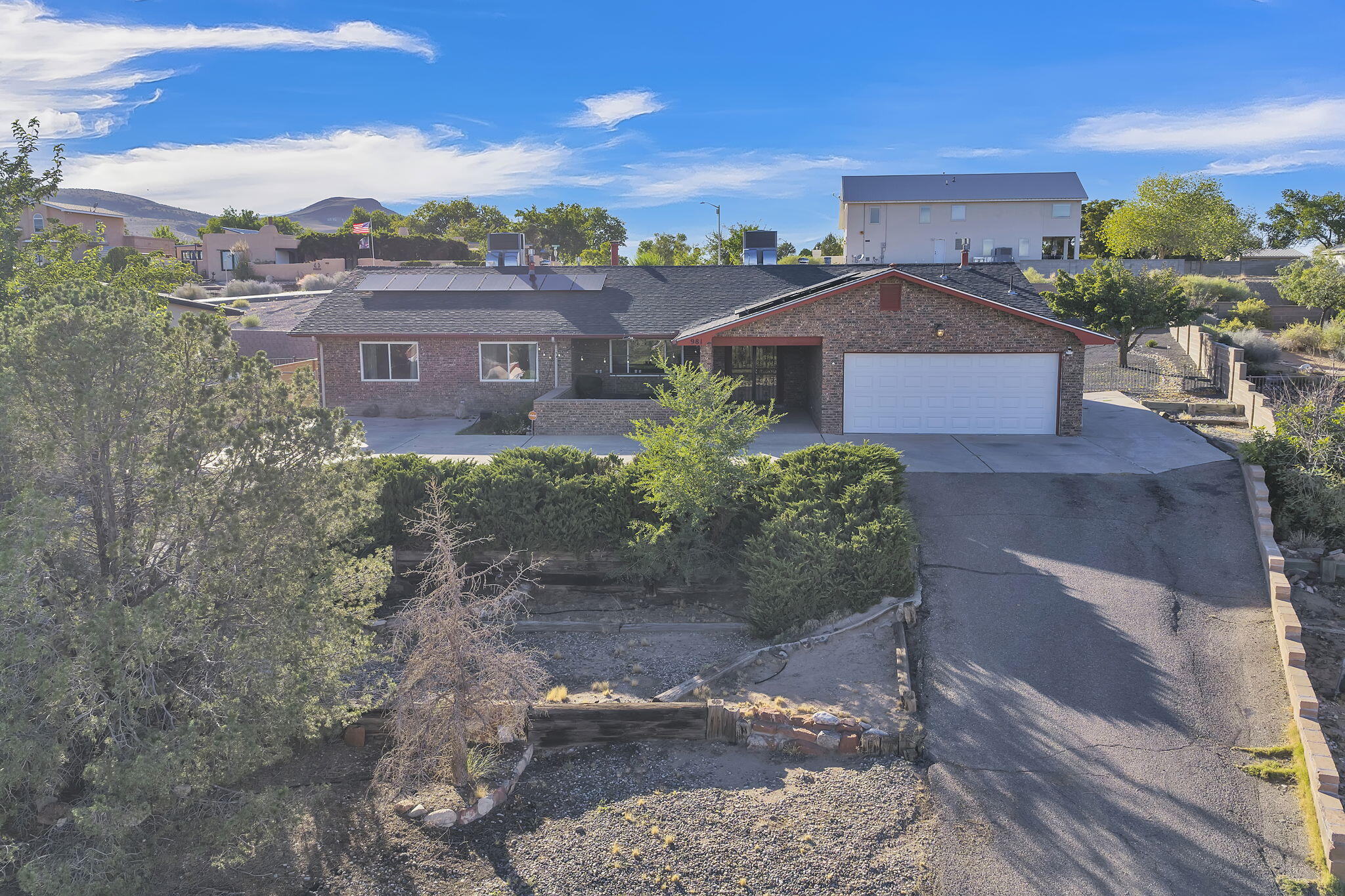 Photo 7 — 981 Hillside Court SW
