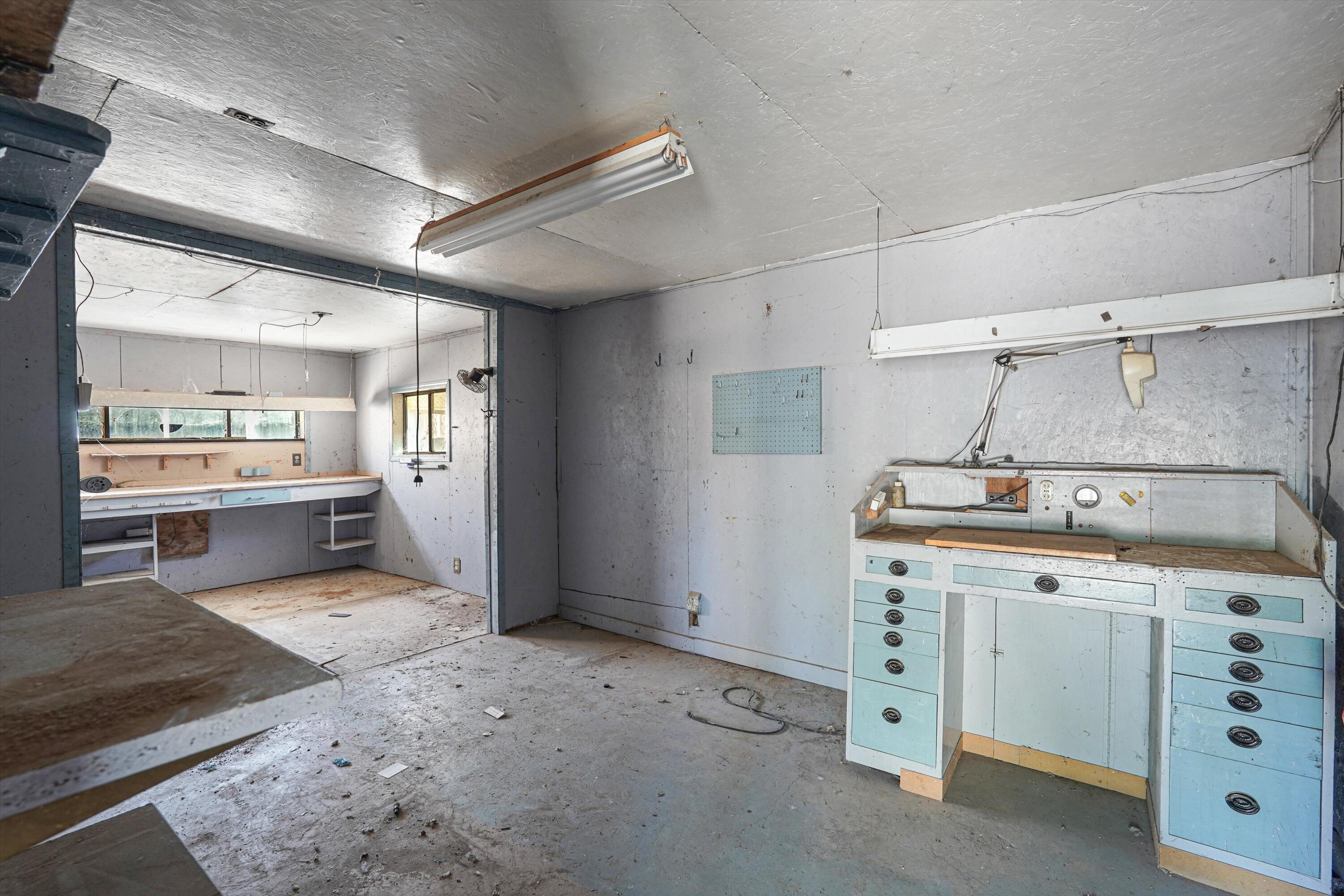 Photo 12 — 1300 Robyn Place SW