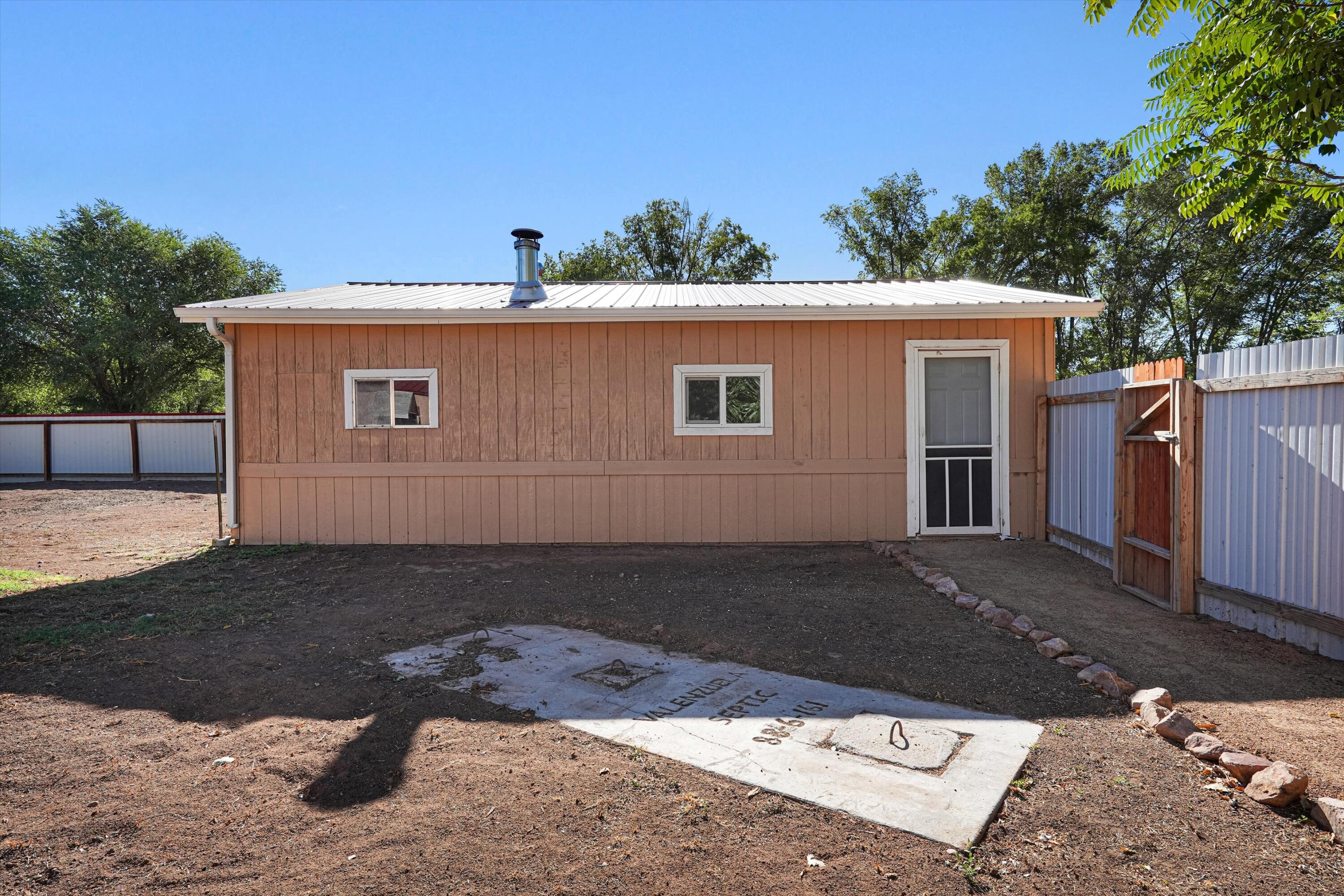 Photo 9 — 1300 Robyn Place SW