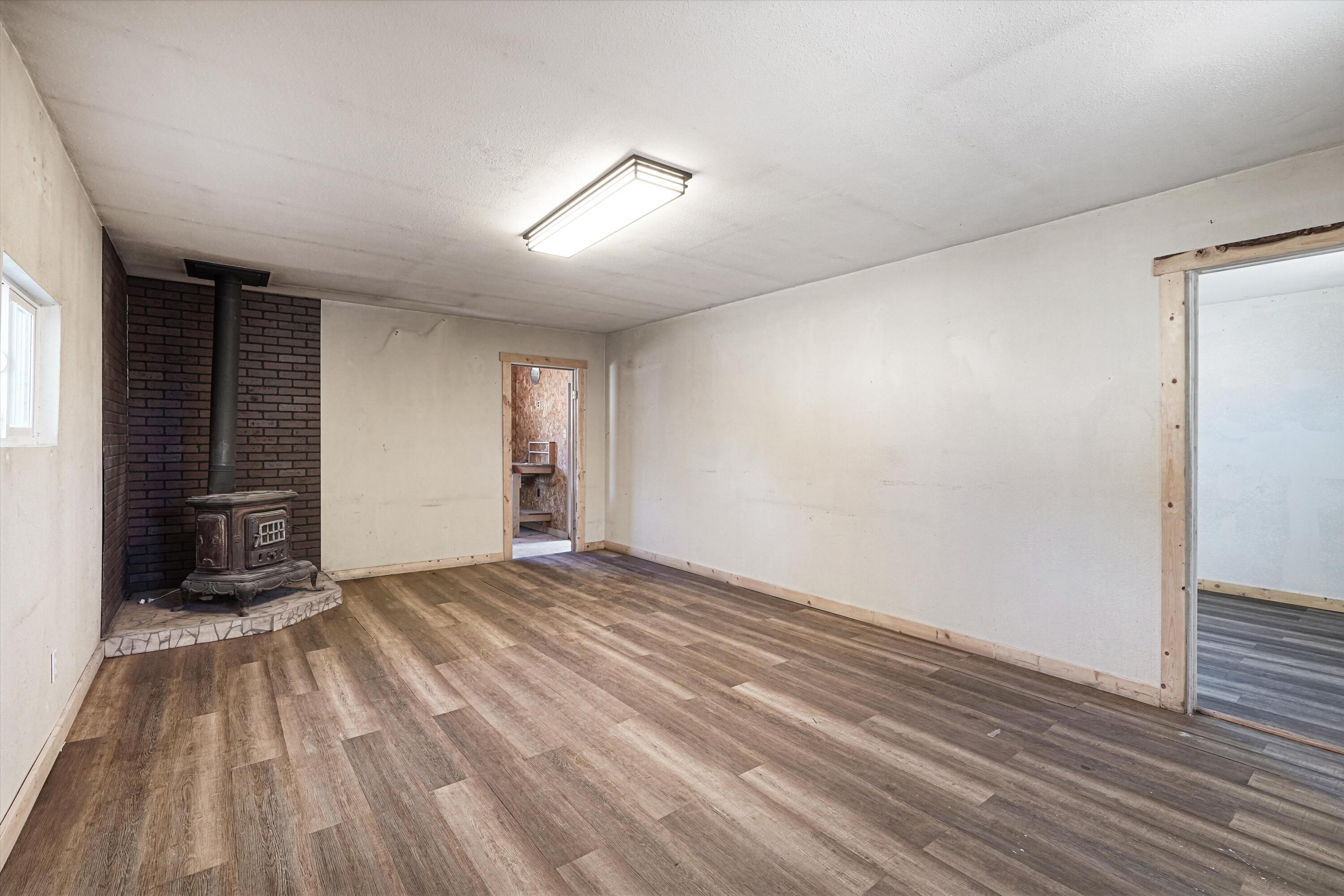 Photo 8 — 1300 Robyn Place SW