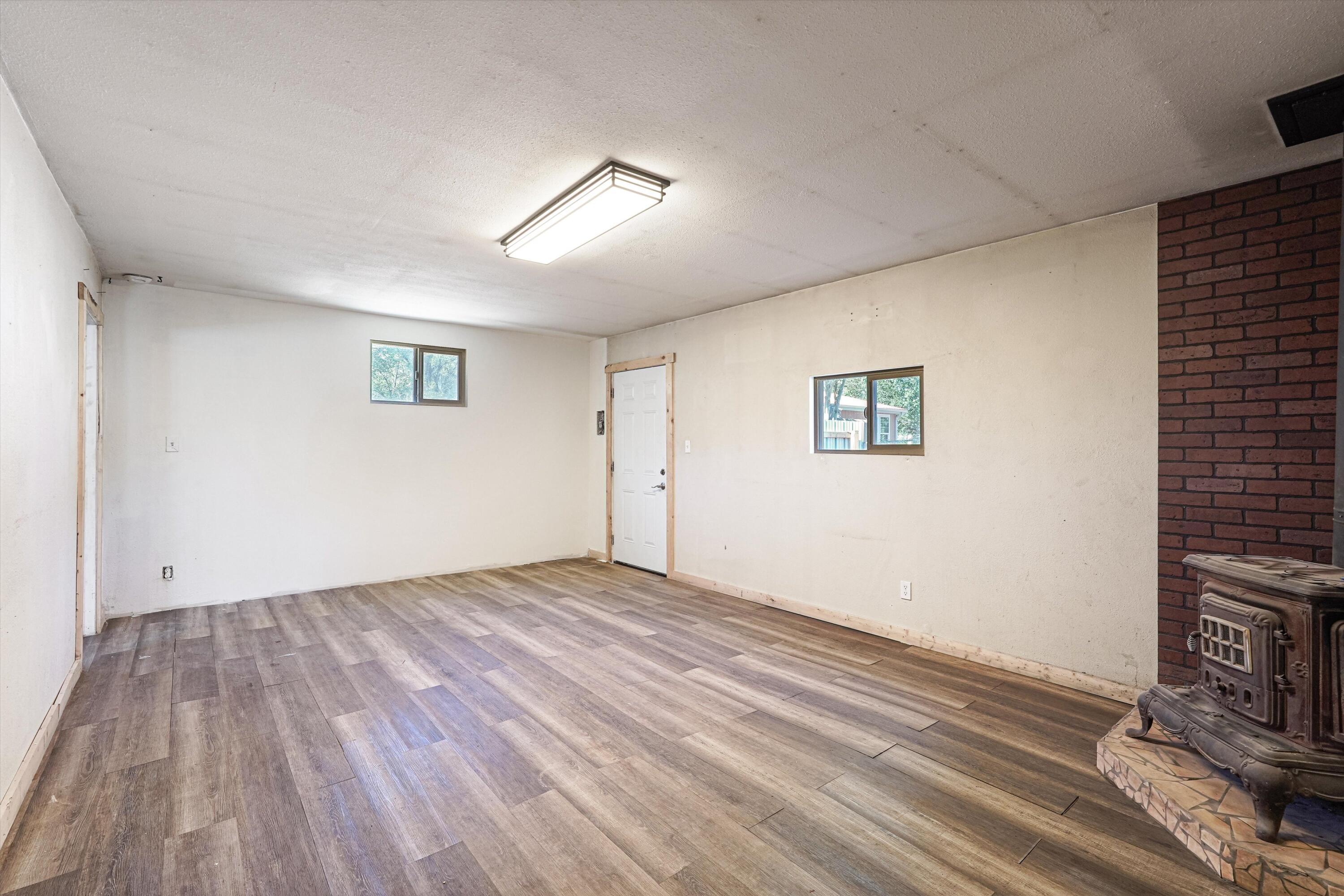 Photo 7 — 1300 Robyn Place SW