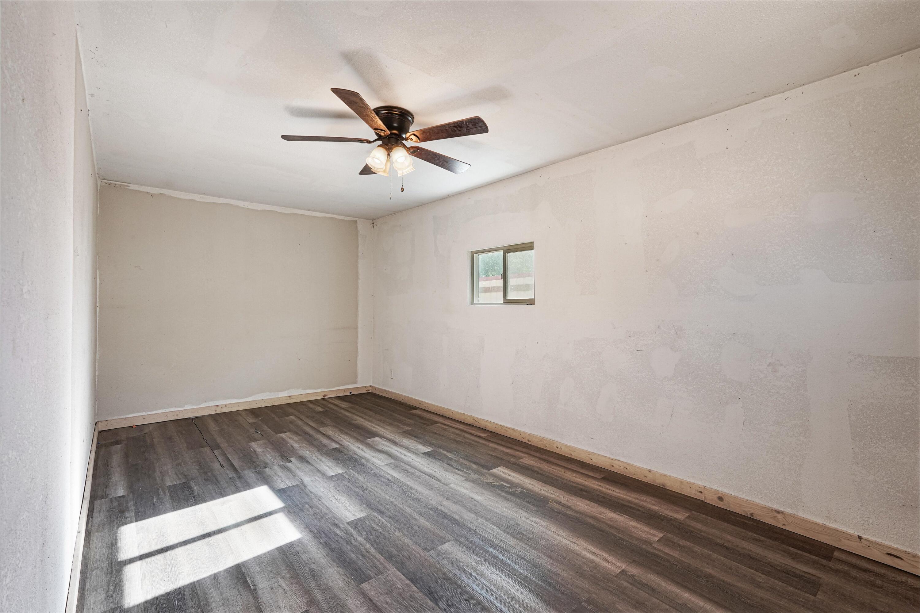 Photo 6 — 1300 Robyn Place SW
