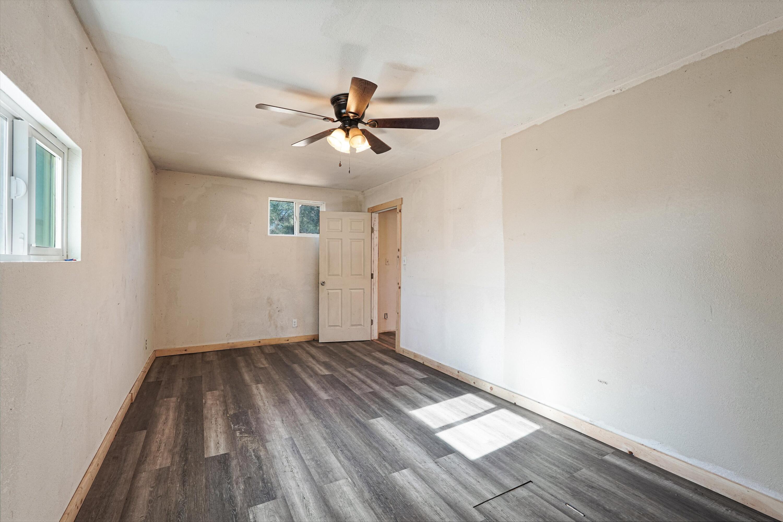 Photo 5 — 1300 Robyn Place SW